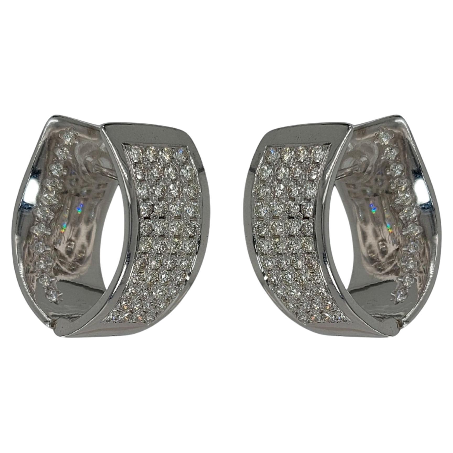 18kt White Gold Clip - On Earrings with Diamonds

Diamonds: brilliant cut diamonds,  ca. 3.30ct

Material: 18kt white gold

Measurements: 13 mm x 25 mm

Total weight: 18.7 grams / 12 dwt / 0.655 oz
