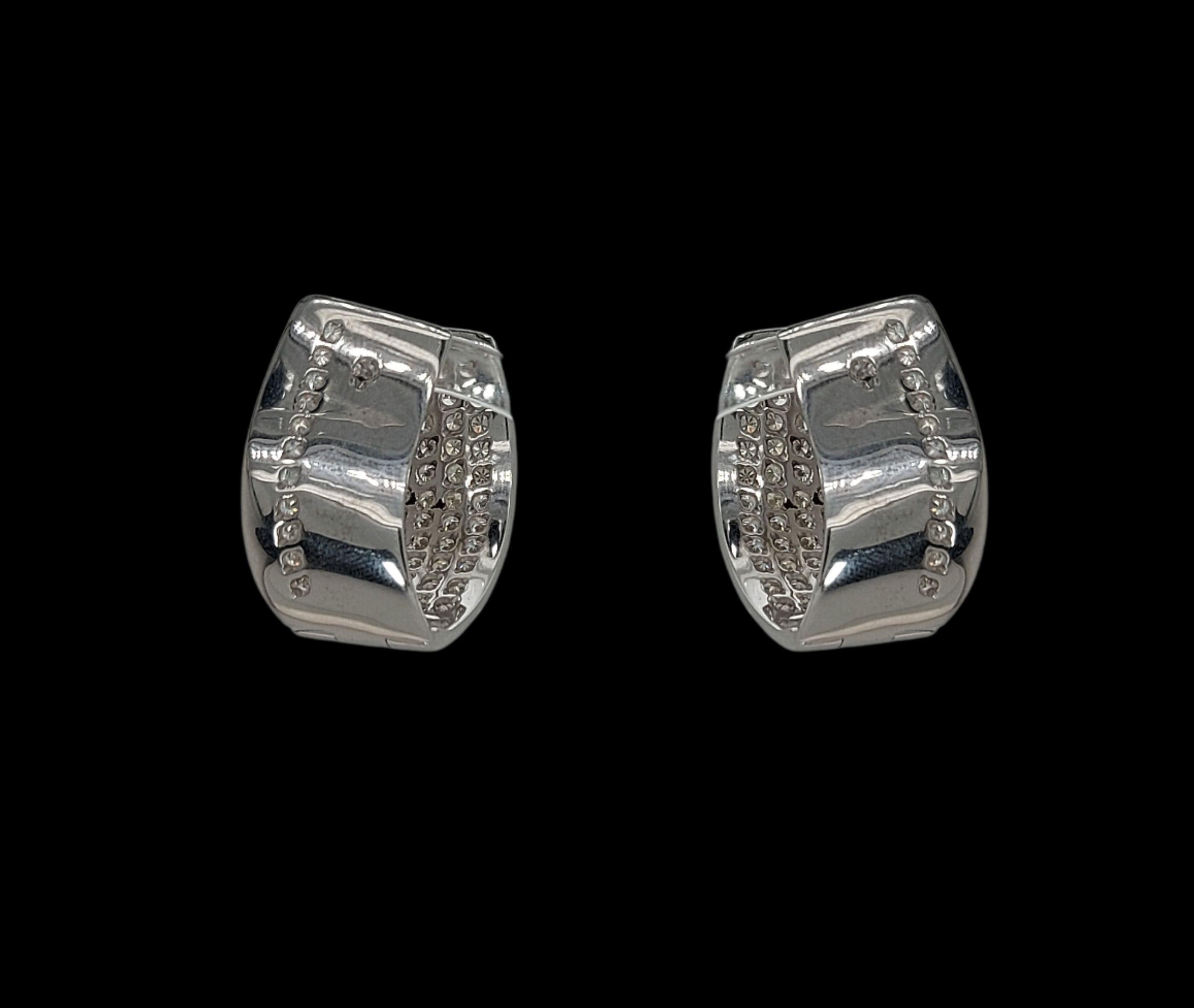 18kt White Gold Clip, on Earrings with 3.30 Ct Diamonds In New Condition For Sale In Antwerp, BE