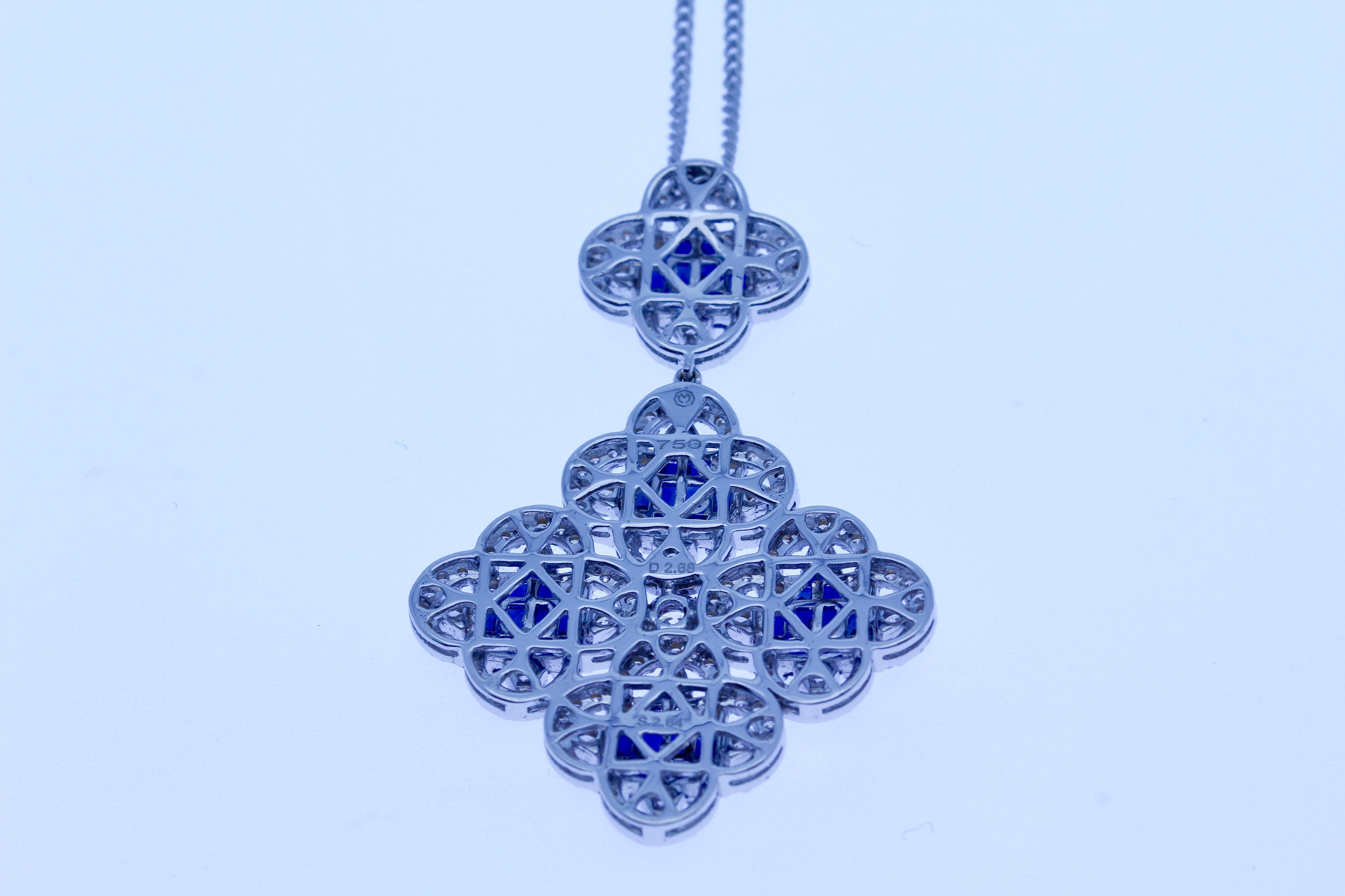 Round Cut 18Kt White Gold Clover Necklace Pendant Blue Sapphire Gemstones & White Diamond 