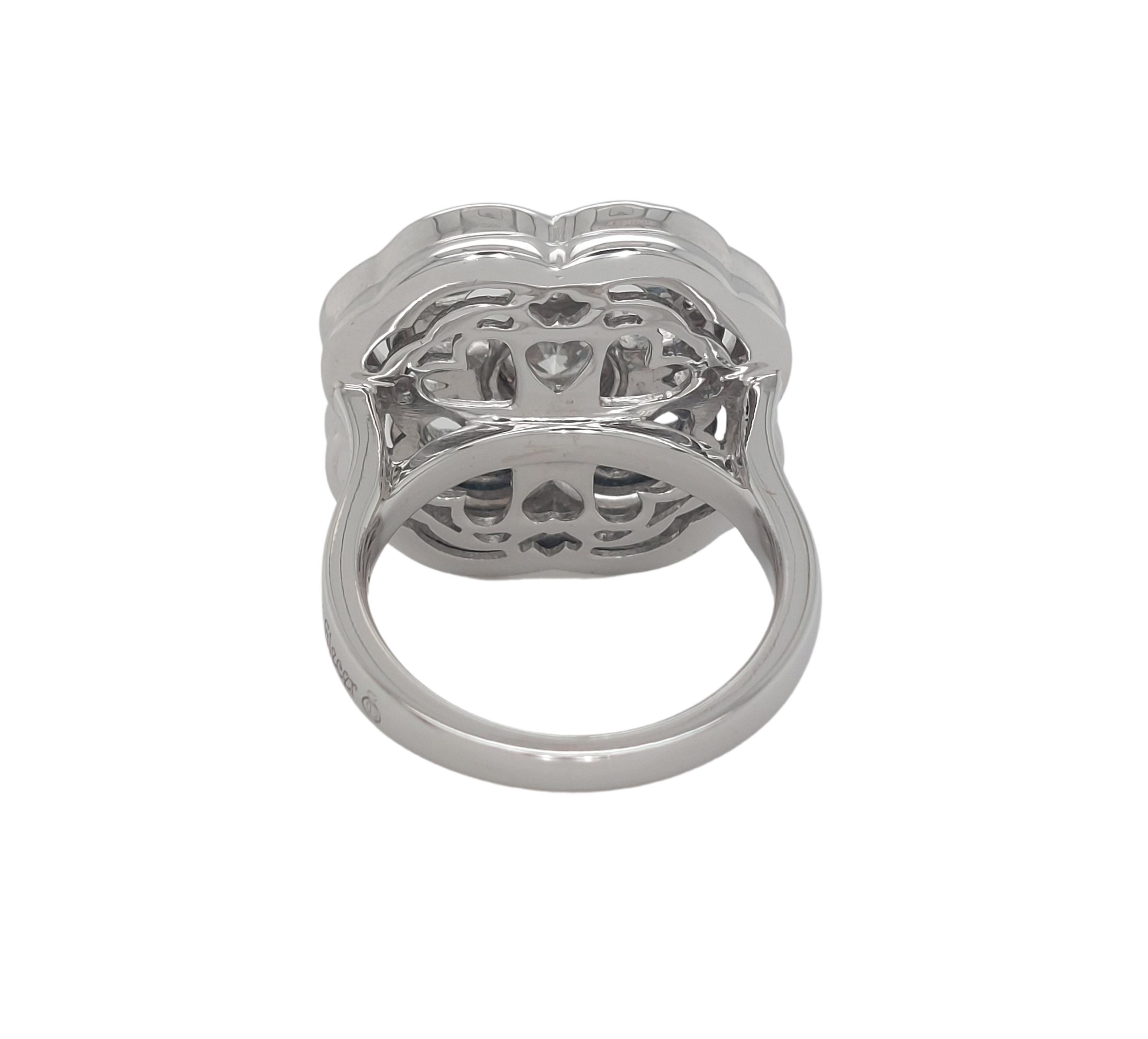 18kt White Gold Clover / Ring with 0.38ct Solitary & 0.58ct Surrounding Diamonds In New Condition For Sale In Antwerp, BE