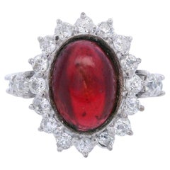 Anillo de cóctel de oro blanco de 18 quilates con 6,25 quilates en total de granates y diamantes