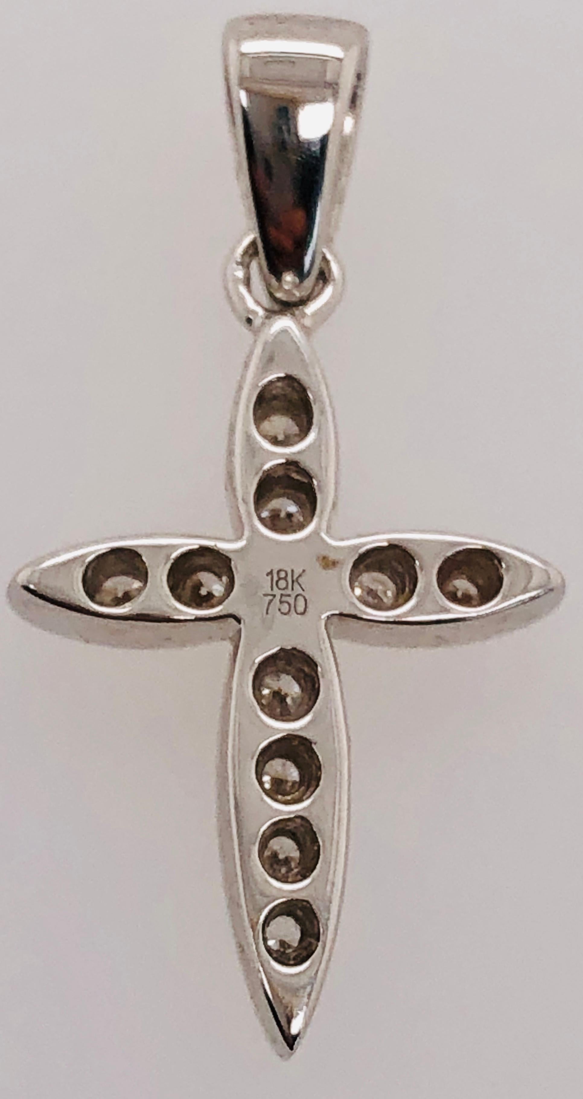 Round Cut 18 Karat White Gold Cross Diamond Pendant 0.18 Total Diamond Weight For Sale