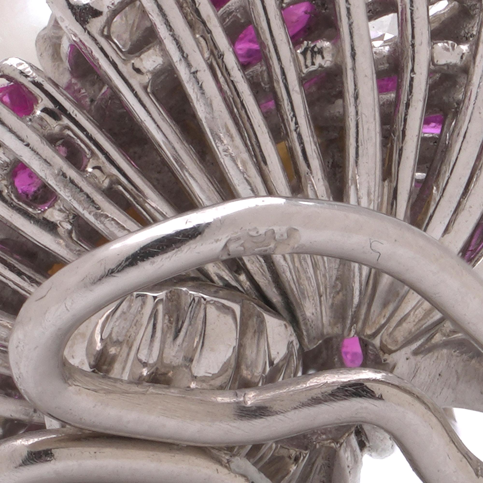 Orecchini con perle coltivate, diamanti e zaffiri rosa in oro bianco 18 carati, perle dei mari del Sud in vendita 1