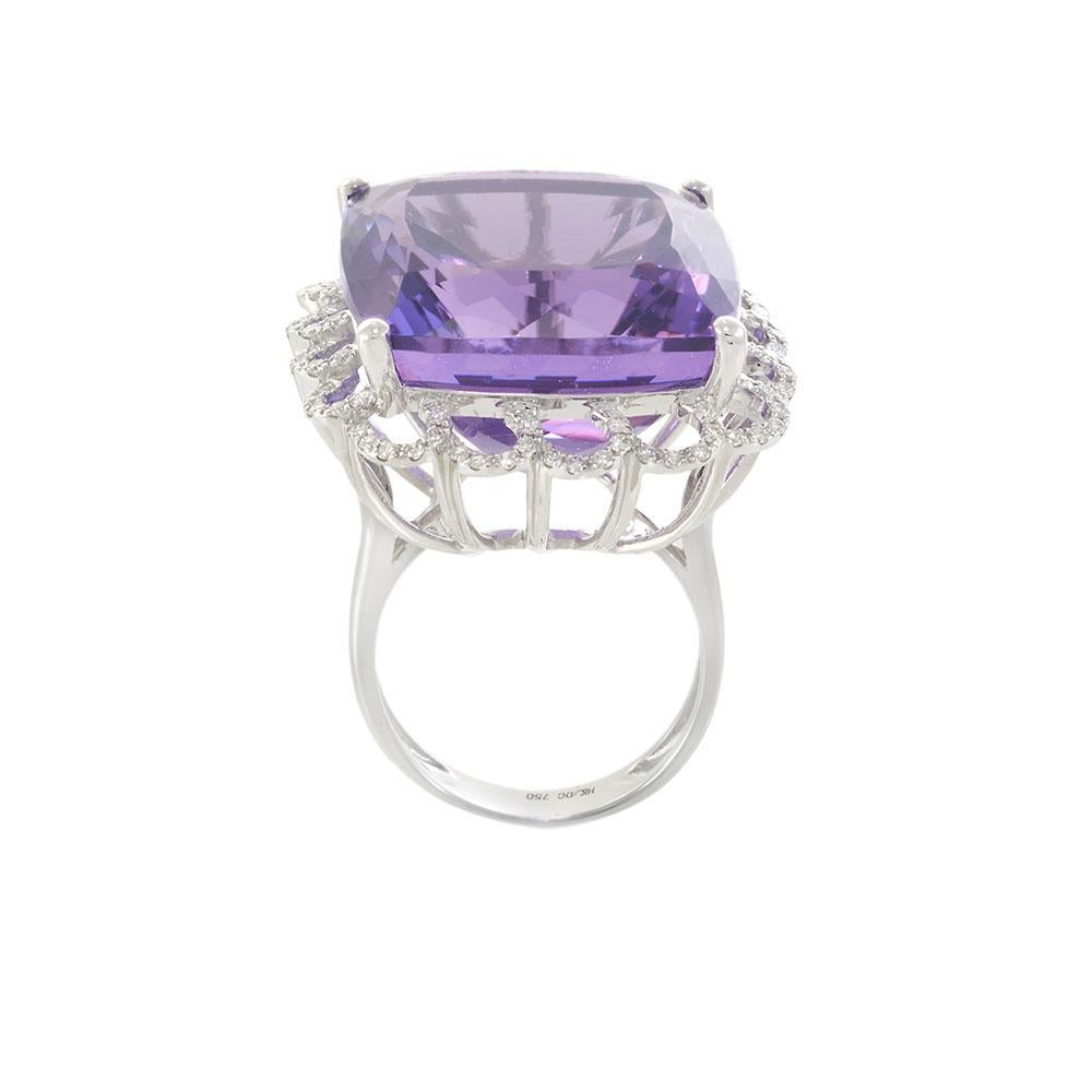 Bague en or blanc 18KT, améthyste taille coussin et diamant Pour femmes en vente