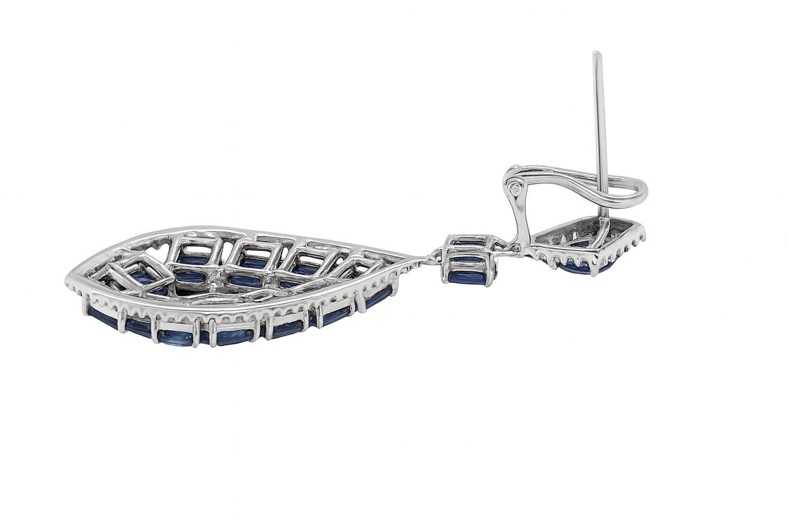 18kt Weißgold Cushion-Cut Saphir und Diamant hängende Ohrringe -2 3/8