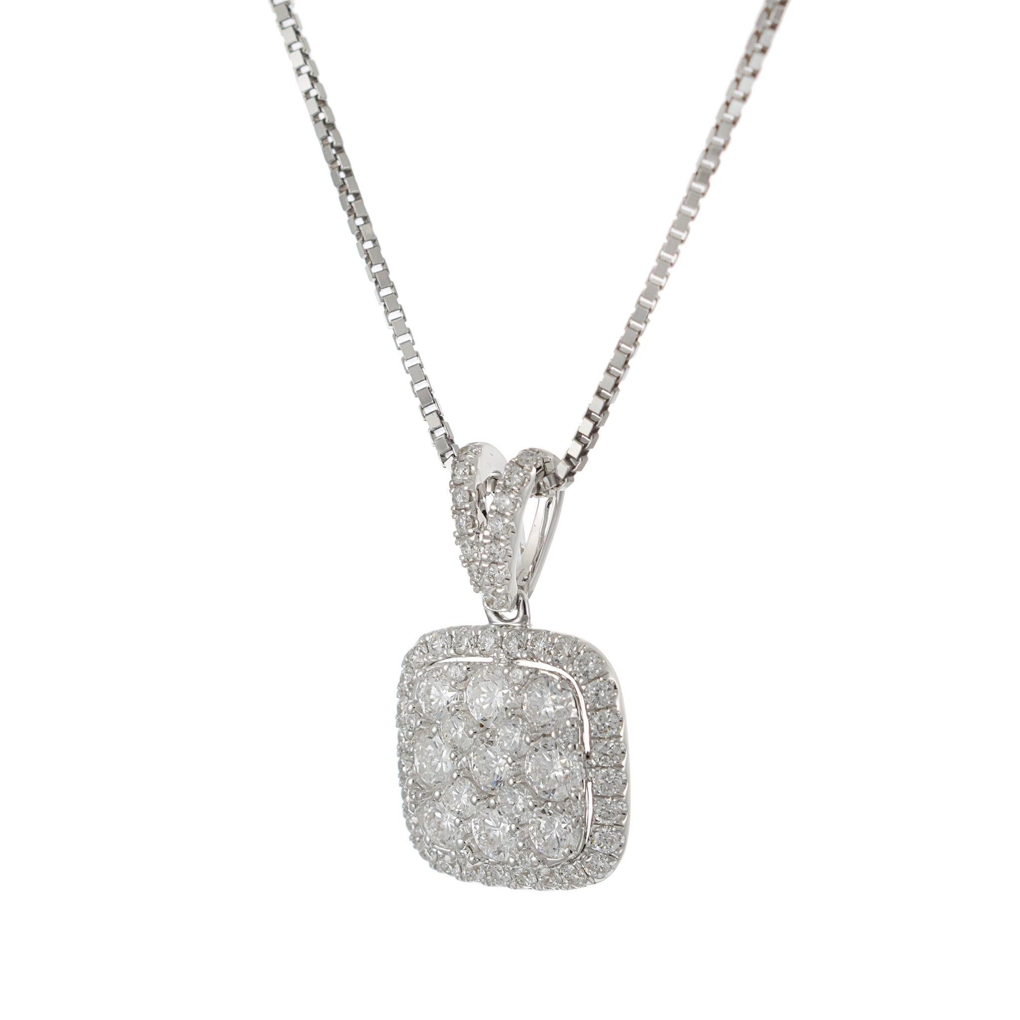 Moderne Pendentif en or blanc 18 carats de forme coussin avec diamants de taille ronde avec chaîne en vente