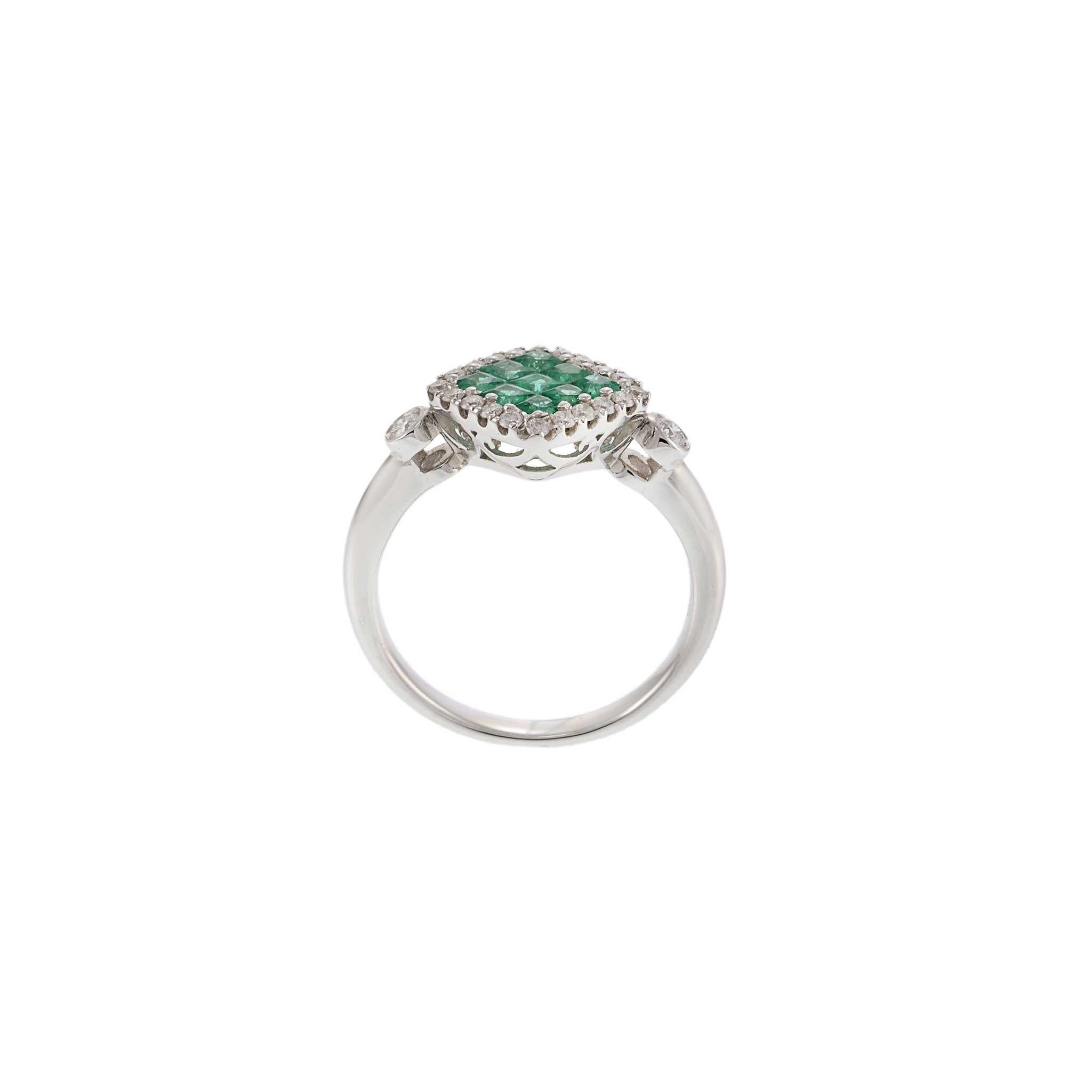 18KT White Gold Cushion Style Halo Emerald and Diamond Ring In New Condition For Sale In New York, NY