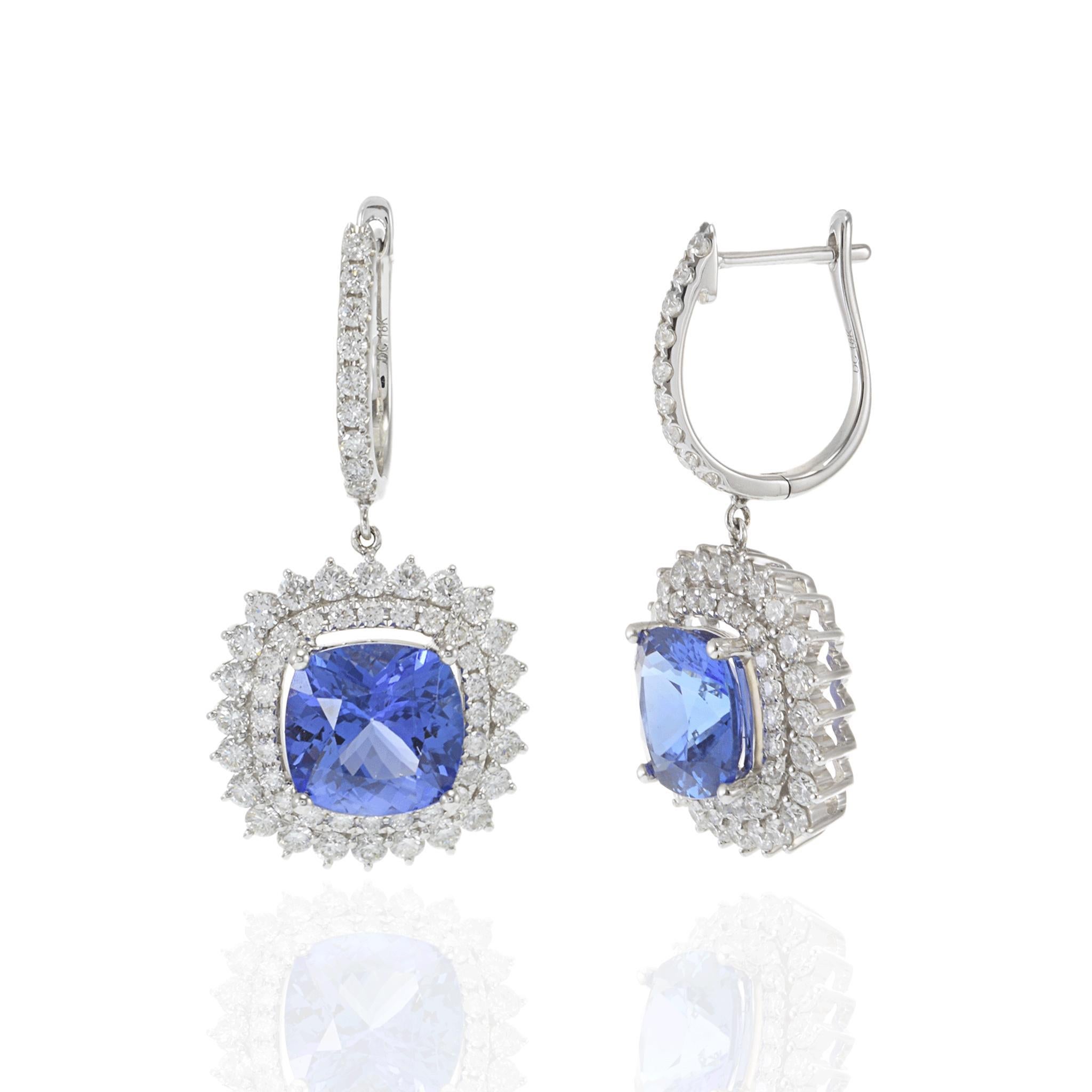 Taglio cuscino Orecchini a goccia in oro bianco 18KT con tanzanite a cuscino e diamanti in vendita