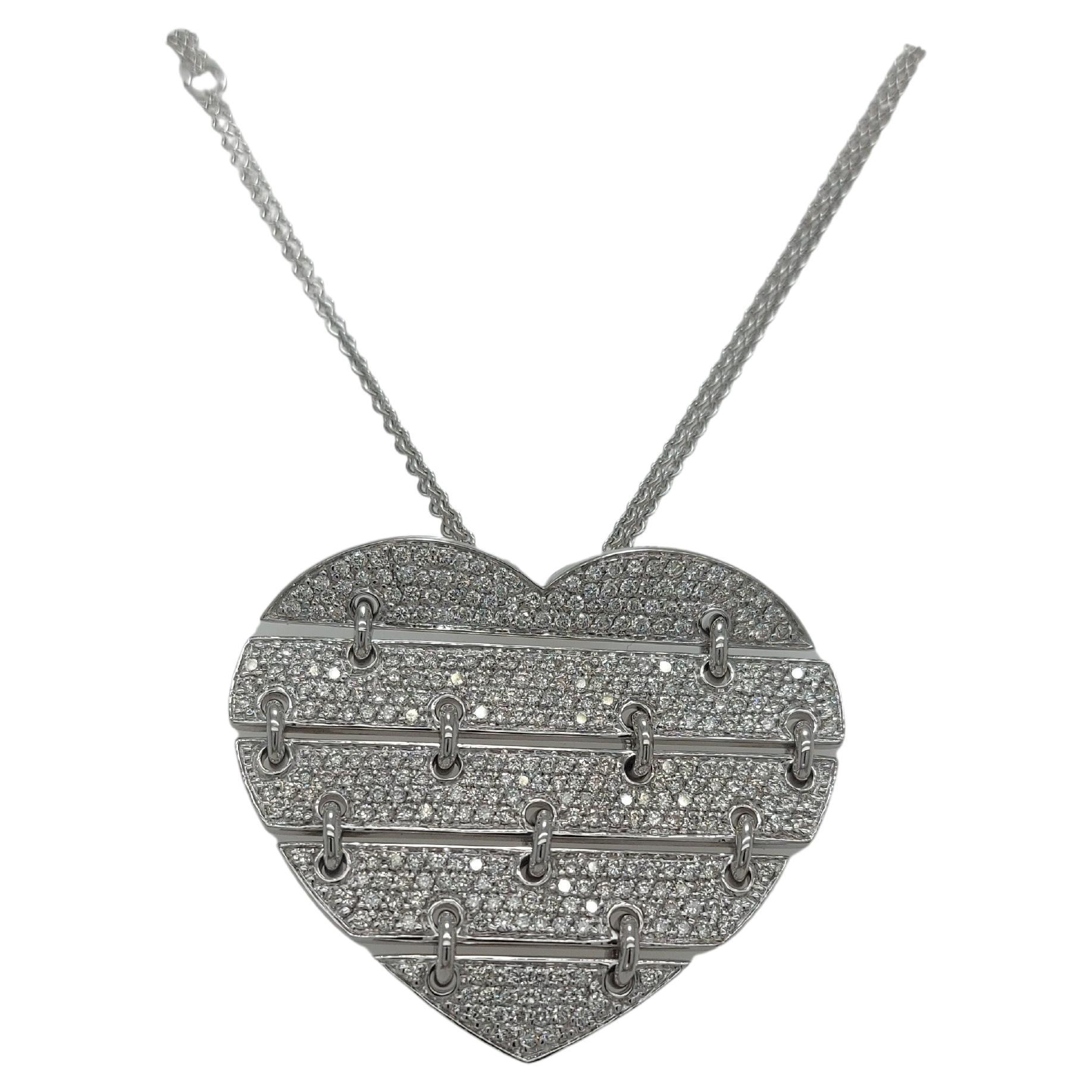 18kt White Gold "Dancing" Heart Pendant, Necklace with 2.5 ct White Diamonds For Sale