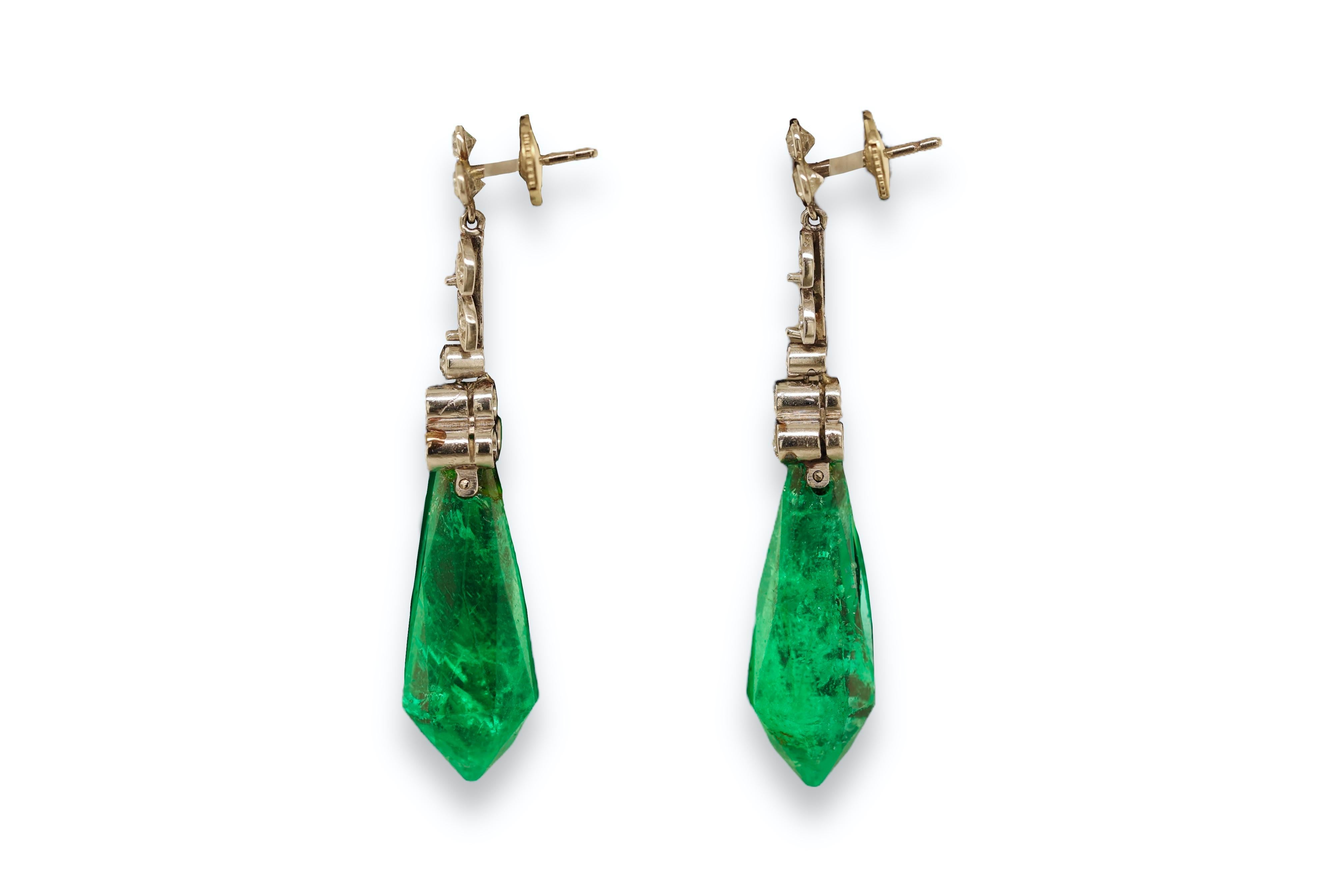 Women's or Men's 18kt White Gold Dangling Earrings with 32ct Emeralds and 1.46ct Diamonds, Estate For Sale