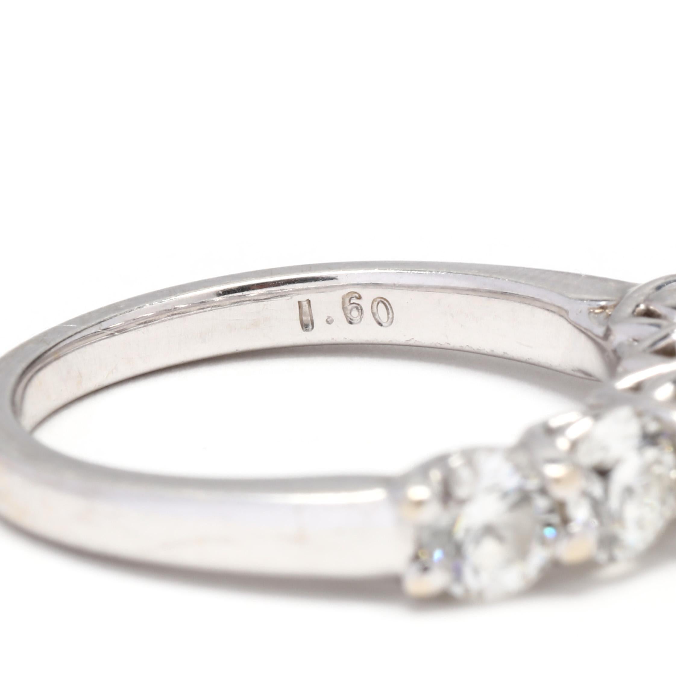 Anillo de oro blanco de 18 quilates y diamantes con 5 piedras en venta 1