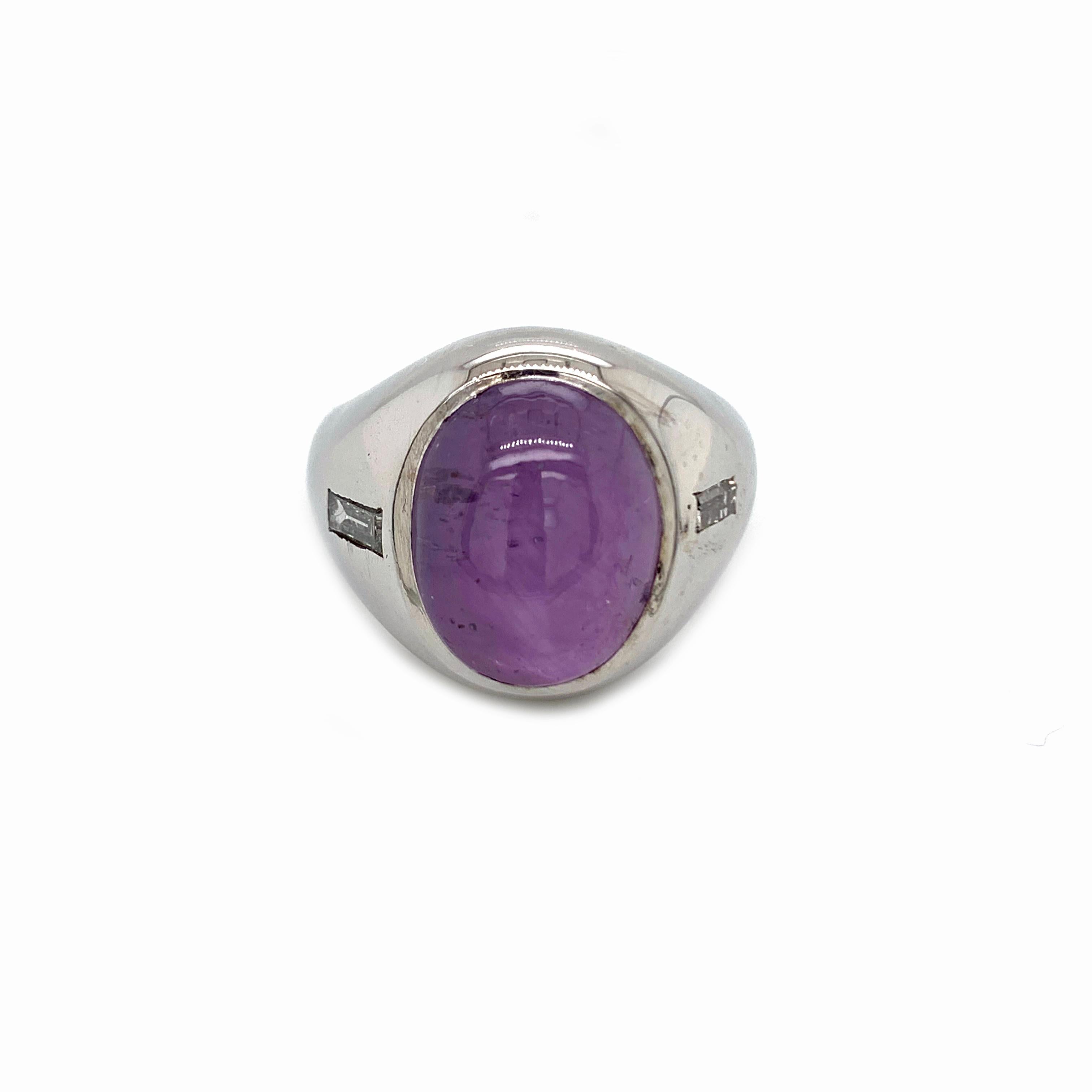 An elegant, 18kt white gold ring with a beautiful 10ct purple star sapphire. In, a beautiful polished white gold finish the ring also feature two gorgeous diamonds on the side and it is a US ring size 5 and only weighs 12.8grams. These, ring is in
