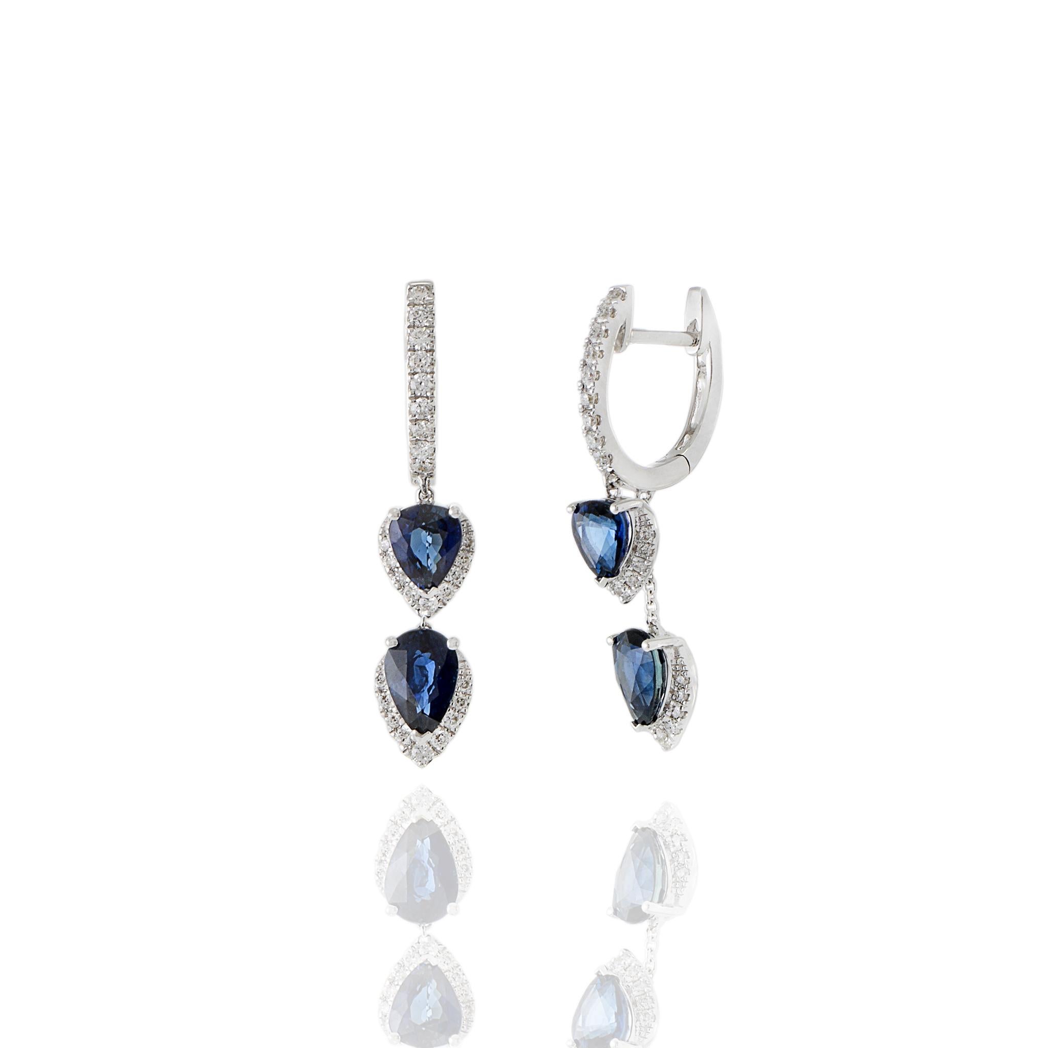 18KT White Gold Diamond And Blue Sapphire Drop Earrings In New Condition For Sale In New York, NY