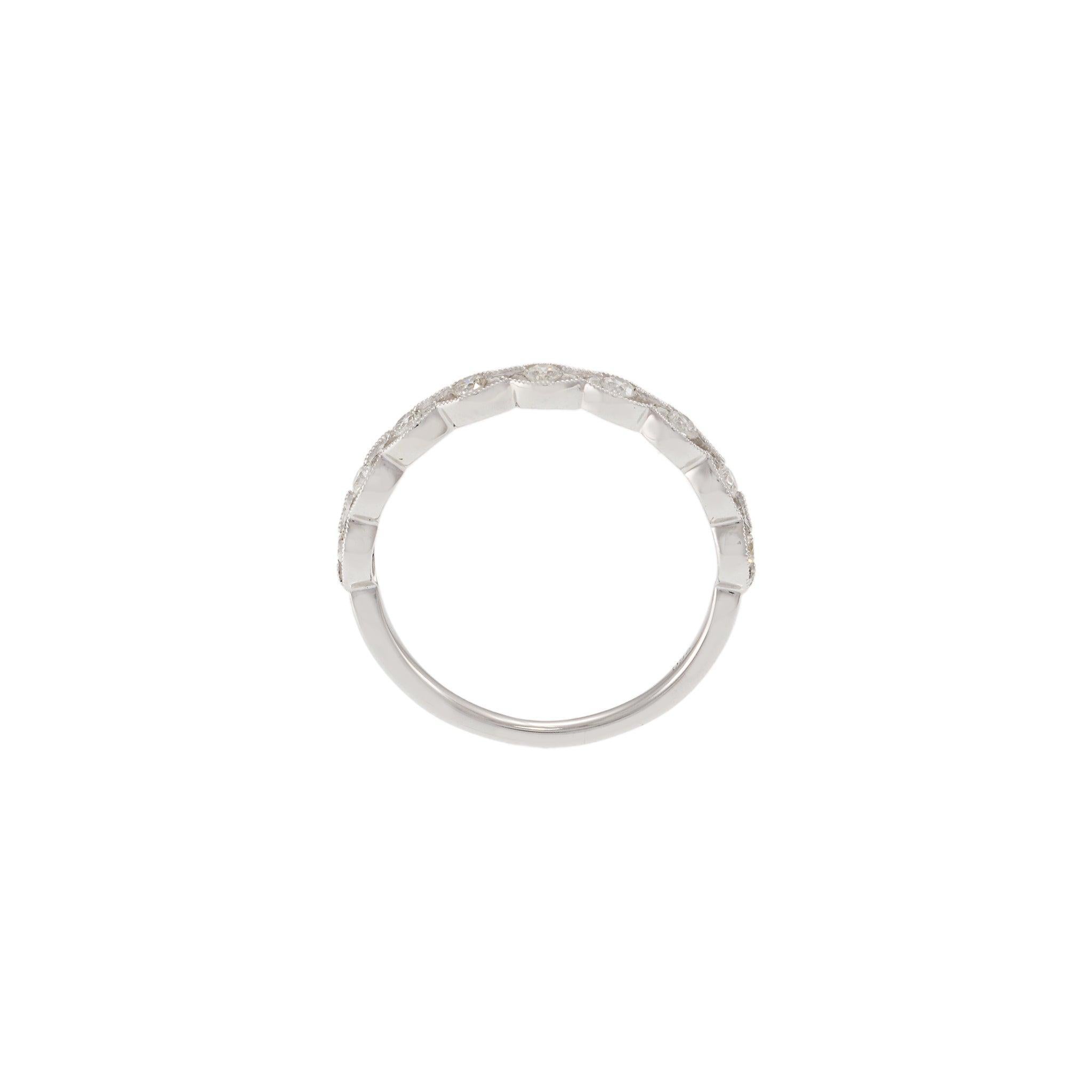 Taglio brillante Fascia con diamanti in oro bianco 18KT con dettagli in filigrana in vendita