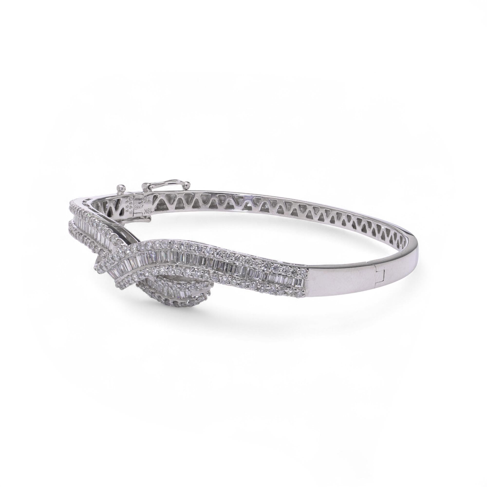 Taille baguette Bracelet en or blanc 18kt diamant, 2.70 carats en vente