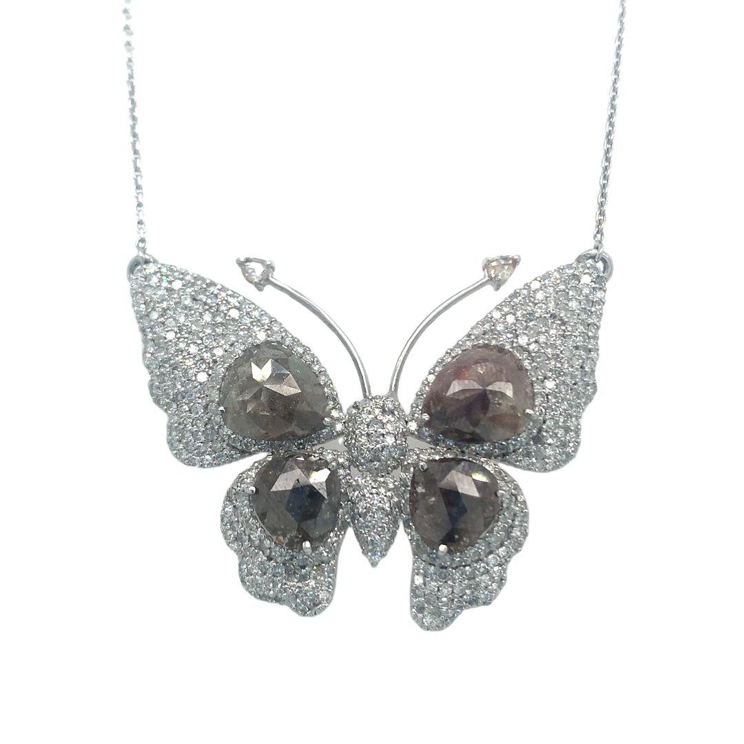 18Kt White gold Diamond Butterfly necklace In New Condition For Sale In New York, NY