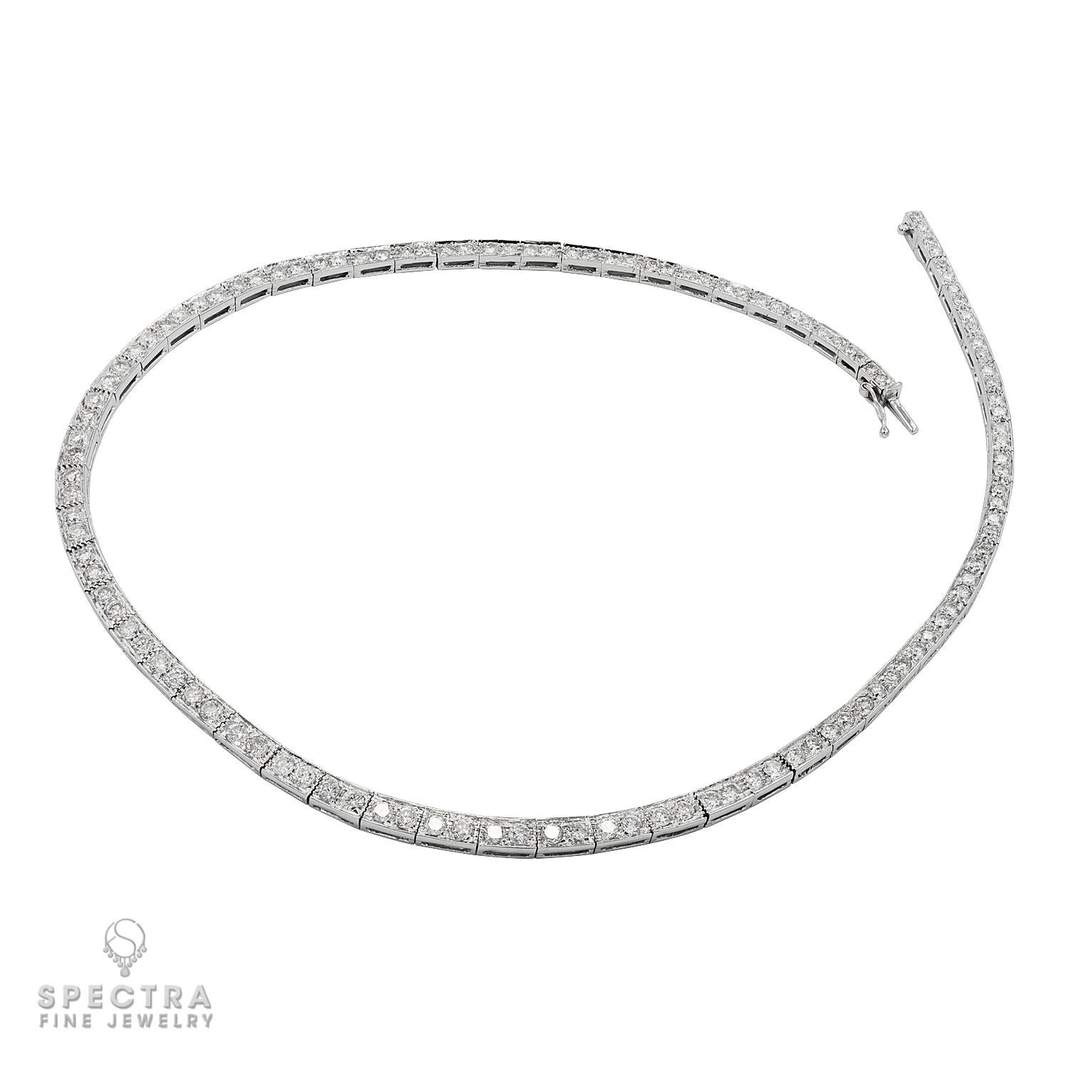 Diese elegante Halskette aus 18 Karat Weißgold ist ein zeitloses Statement von Raffinesse und Anmut. Mit 124 Diamanten im Brillantschliff von insgesamt ca. 8,00 Karat besetzt, funkelt er aus jedem Blickwinkel strahlend schön. Die Diamanten in einer