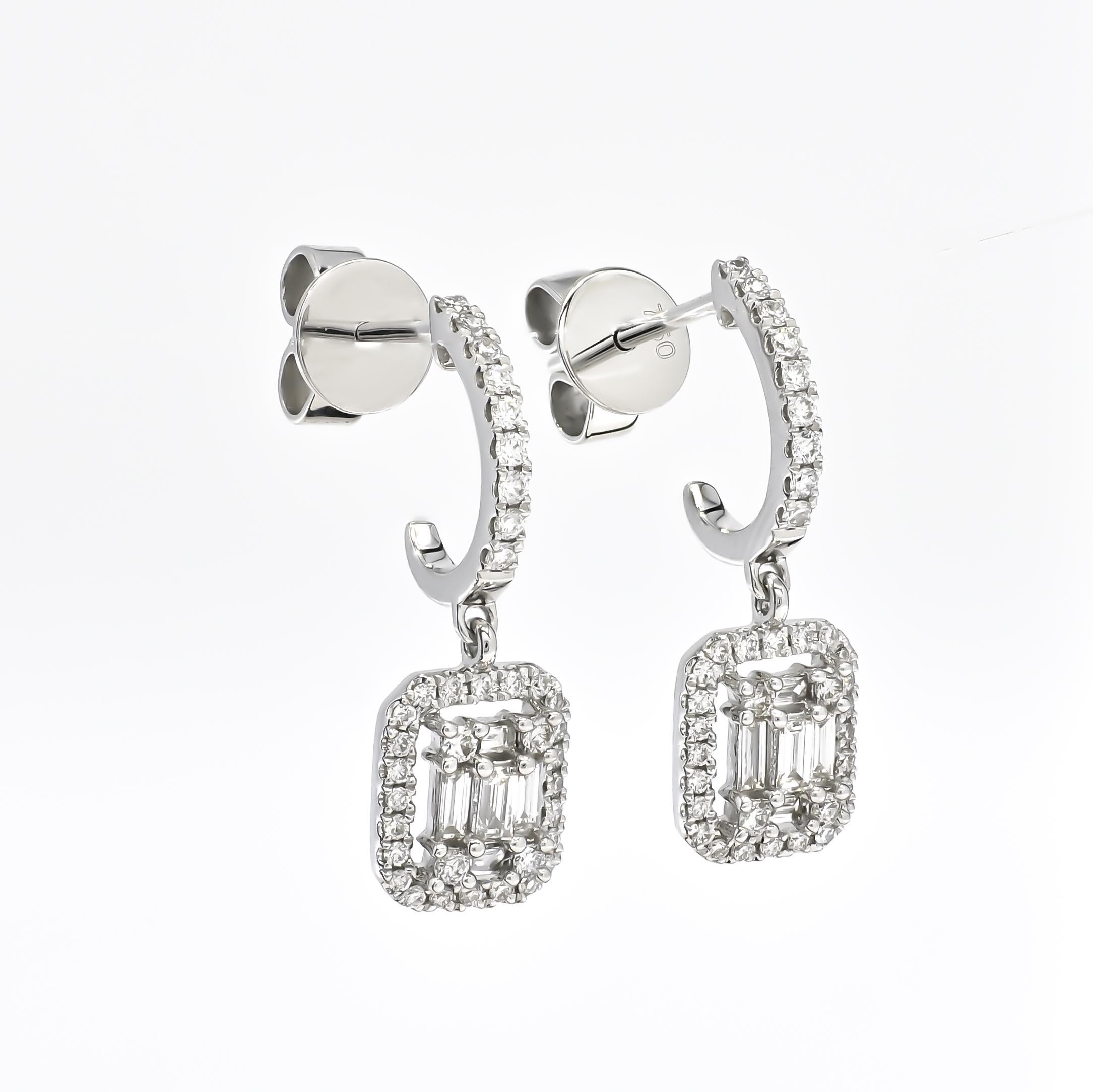 
Add a little bit of luxury to your ear party this season with this sparkling Earring to you Half hoop Halo Drop Earring collection. 

Metal: 18KT White Gold  
Weight:3.13 Grams
Gemstones: Natural Diamonds
Number of Diamonds: 84
Shape: Round