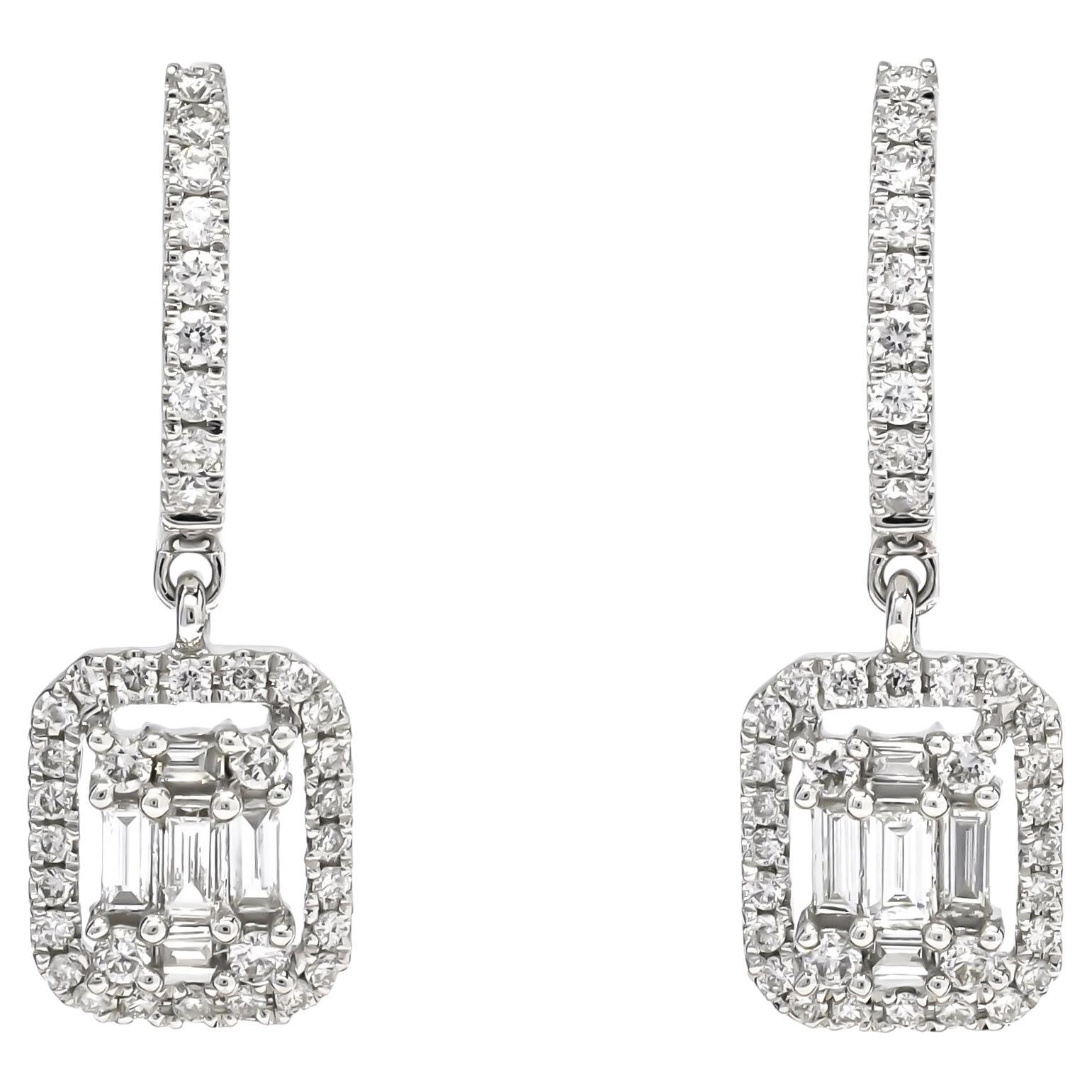 Boucles d'oreilles pendantes en or blanc 18 carats avec grappe de diamants E051168, demi-cercle