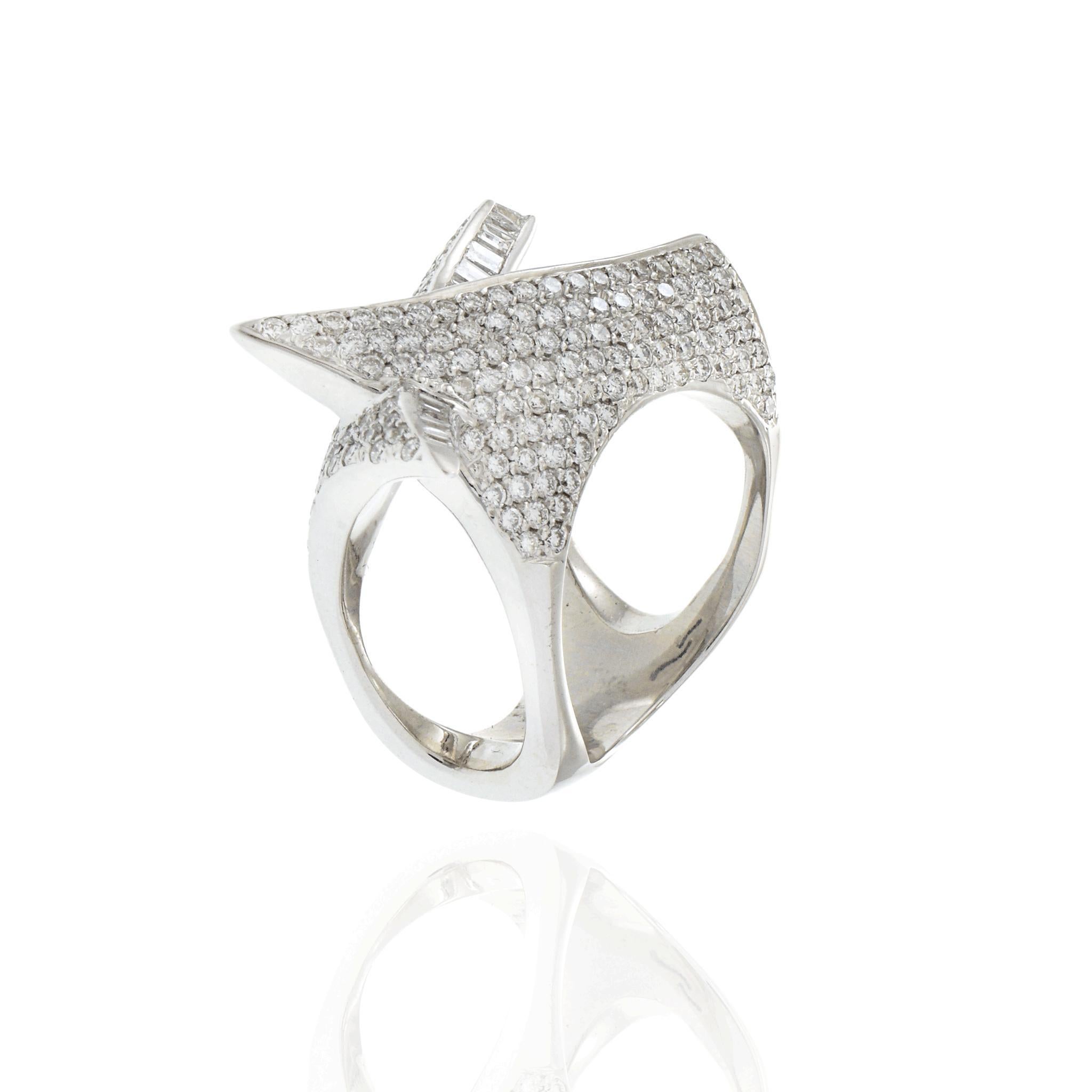 Anello Crossover con diamanti in oro bianco 18KT in vendita 1
