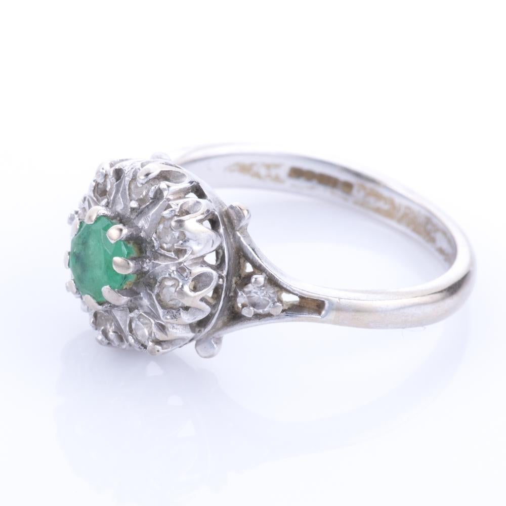 18 Kt. White Gold Diamond & Emerald Cluster Ring 

Good condition
Free international shipping.