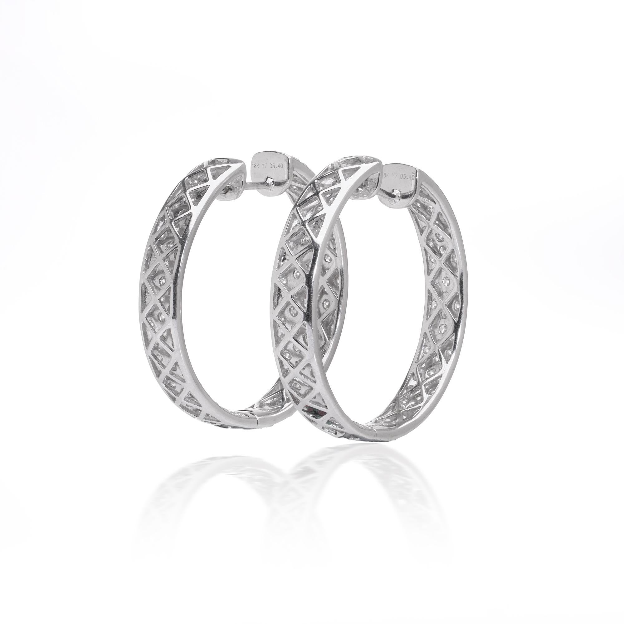 Orecchini a cerchio con diamanti in oro bianco 18 carati in vendita 1