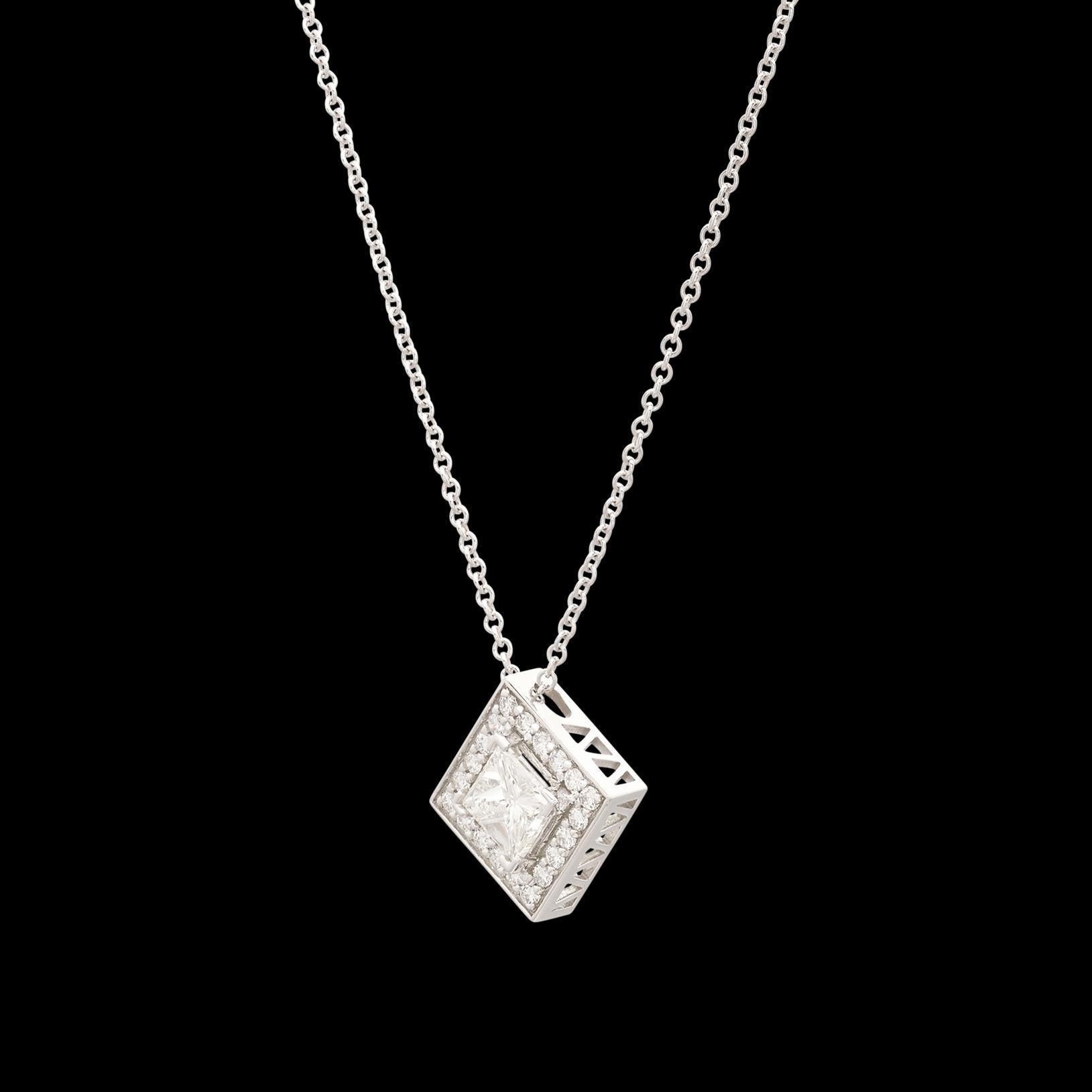 18kt White Gold Diamond Pendant Necklace For Sale 2