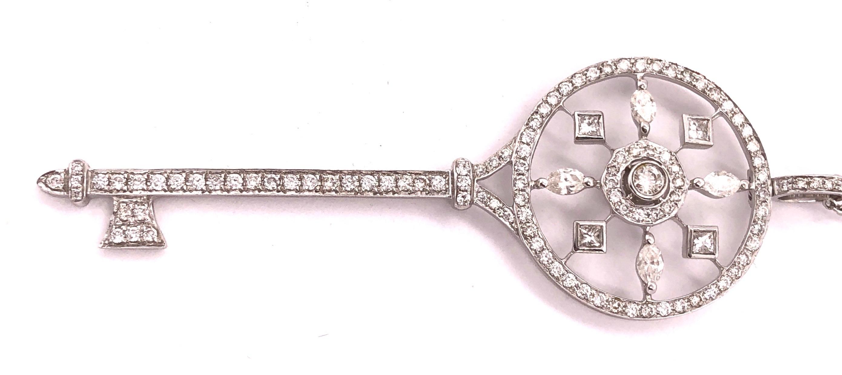 Taille ronde Collier pendentif clé en or blanc 18 carats et pétales de diamants, Tiffany & Co. Style en vente