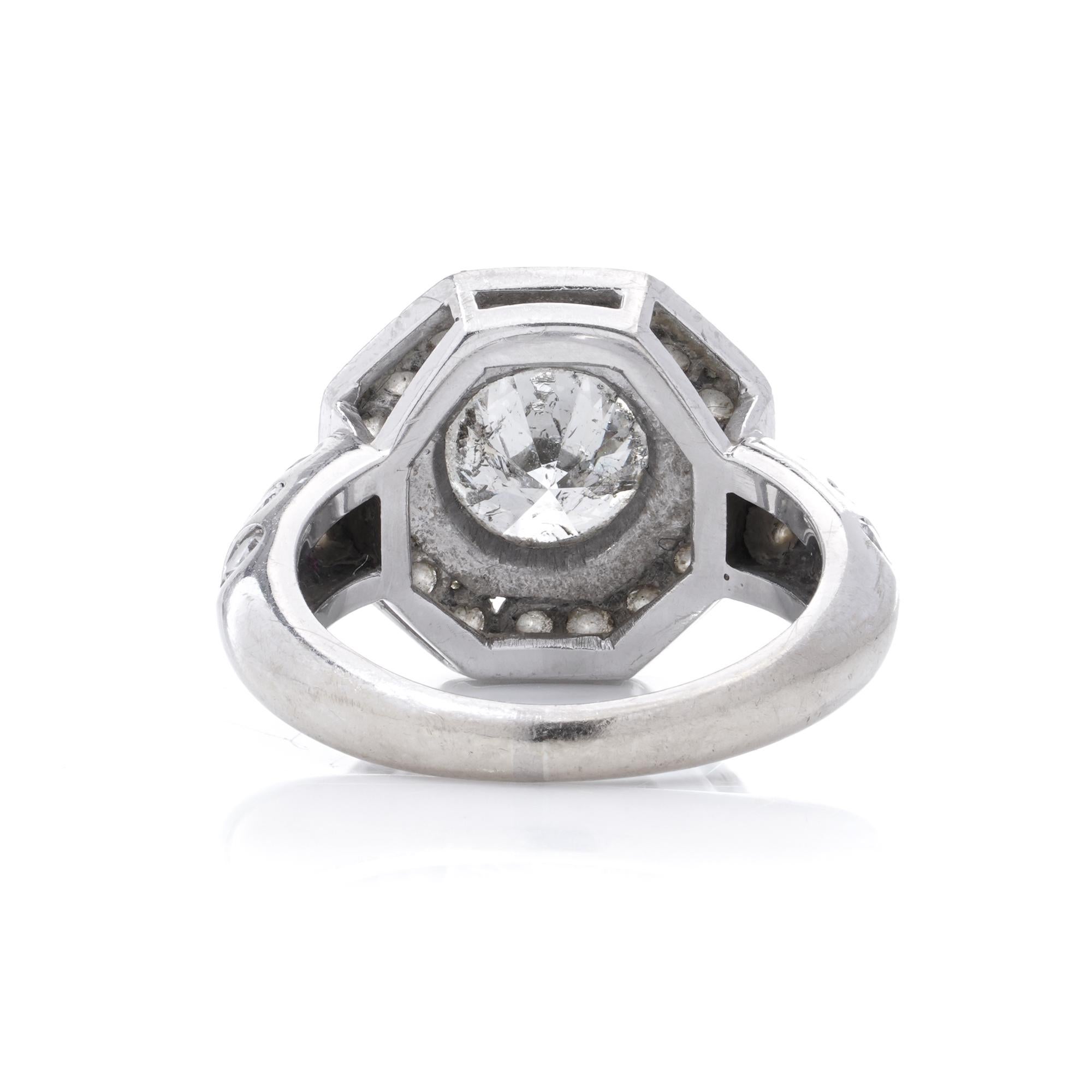 Taille ronde Bague en or blanc 18 carats avec un diamant naturel de 2,03 carats. en vente