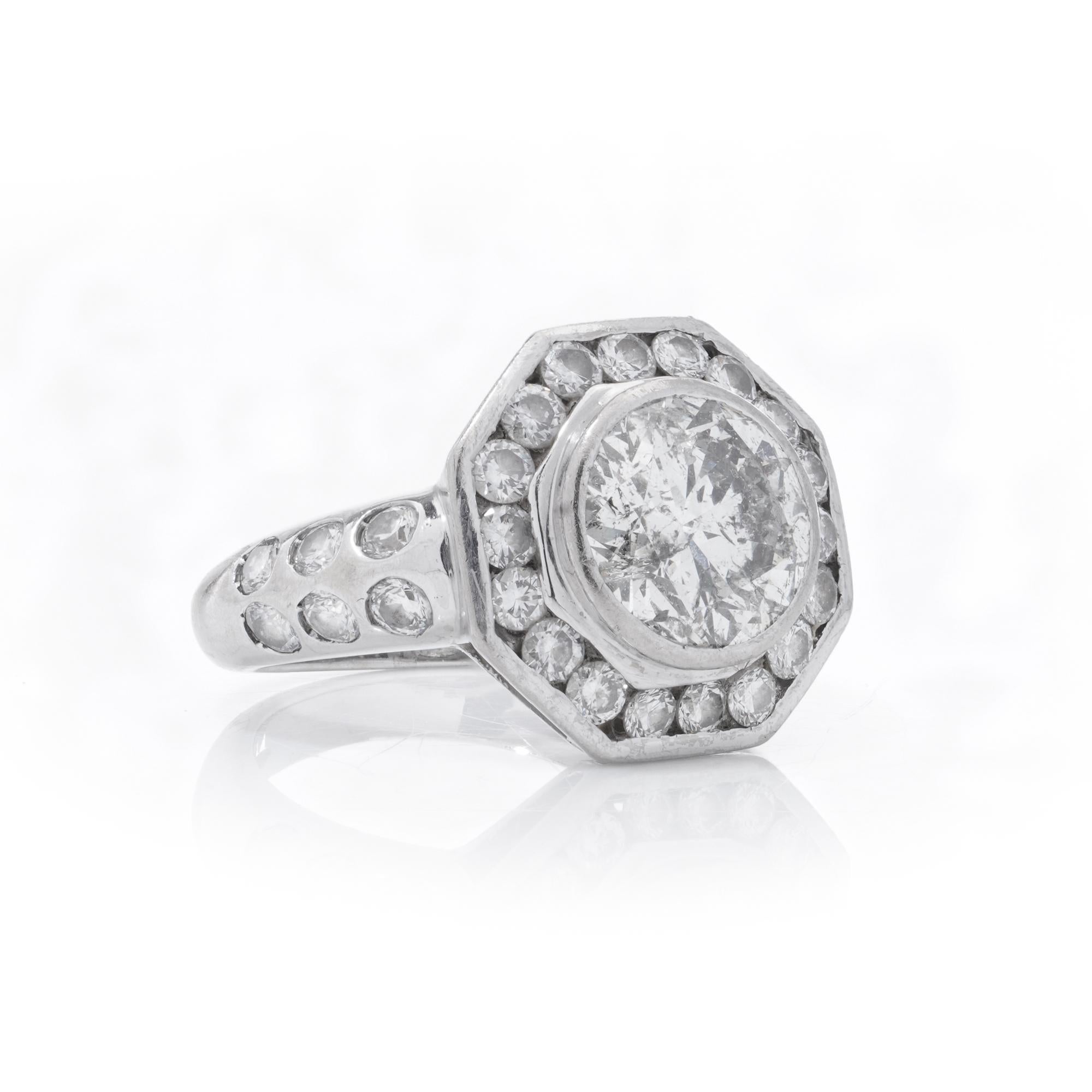Bague en or blanc 18 carats avec un diamant naturel de 2,03 carats. Bon état - En vente à Braintree, GB