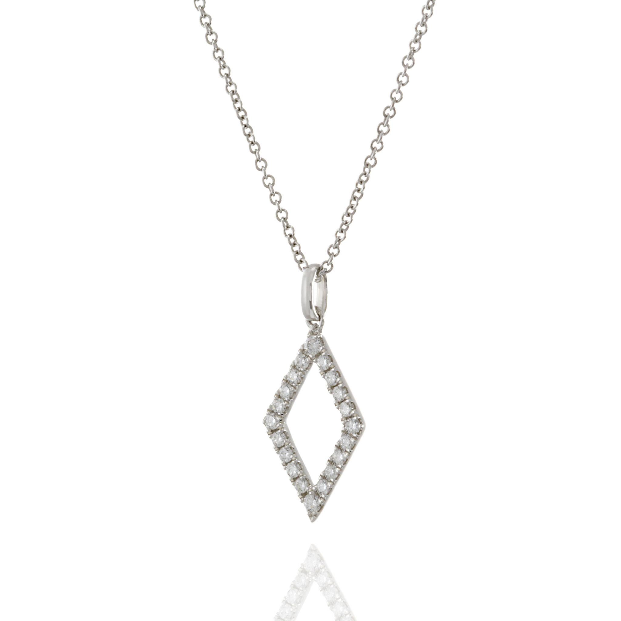 Taglio rotondo Ciondolo a forma di diamante in oro bianco 18KT in vendita
