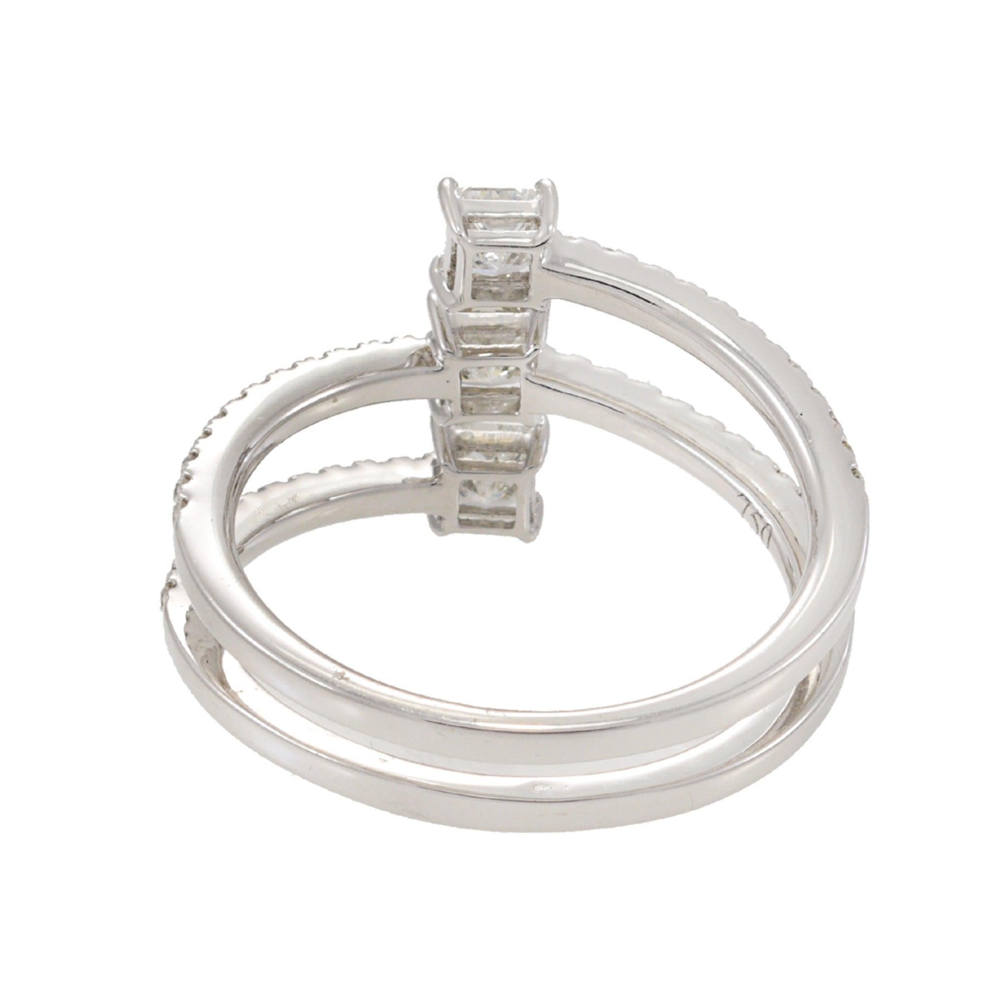 Bague enveloppante en or blanc 18KT avec diamants Pour femmes en vente