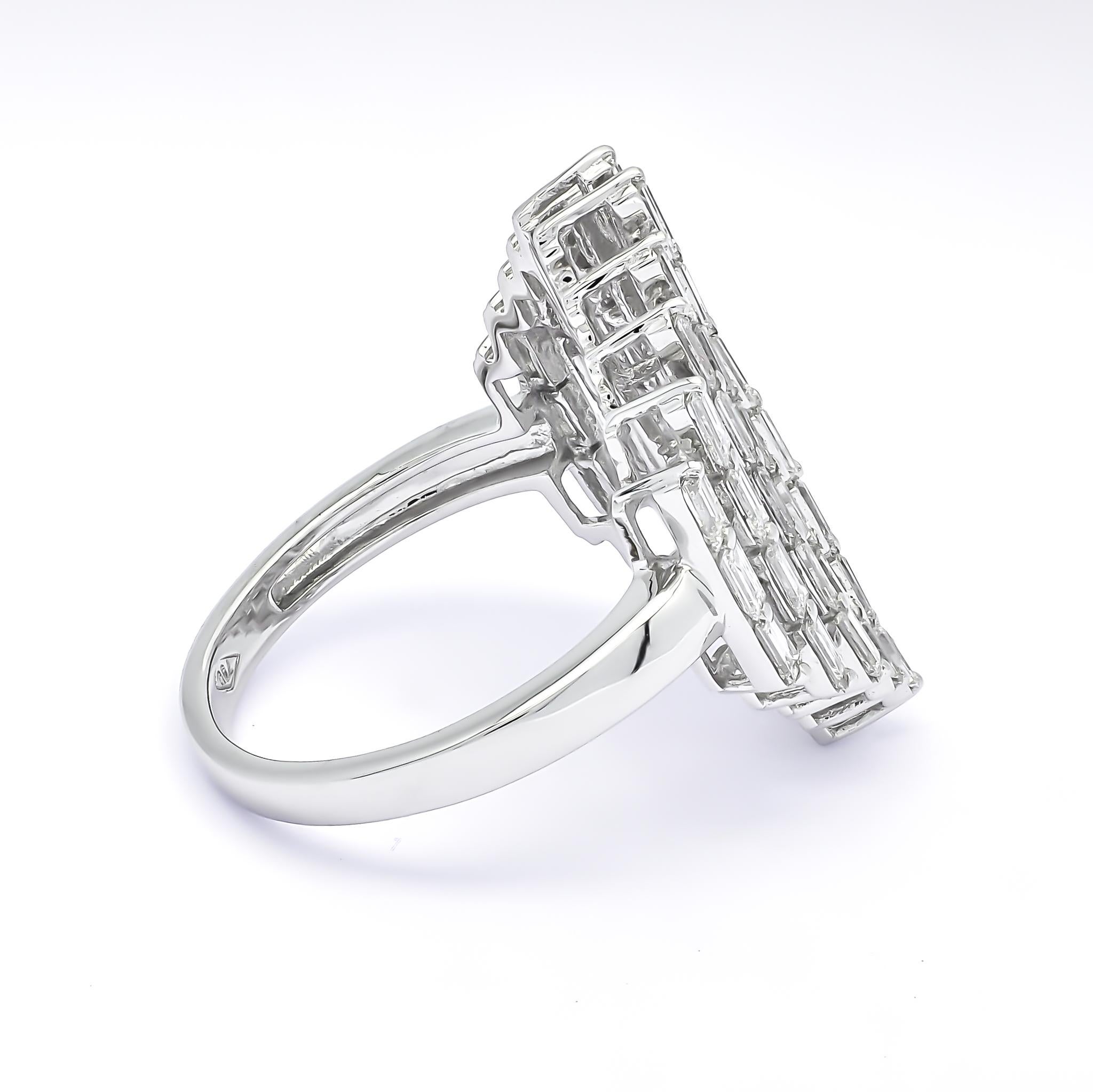 18KT White Gold Diamonds Baguette Multi Art Deco Steeple Shape Statement Ring In New Condition For Sale In Antwerpen, BE
