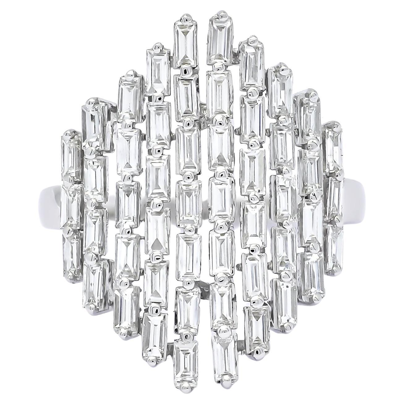 Bague fantaisie Art Déco en forme de clou en or blanc 18 carats avec diamants baguettes multicolores