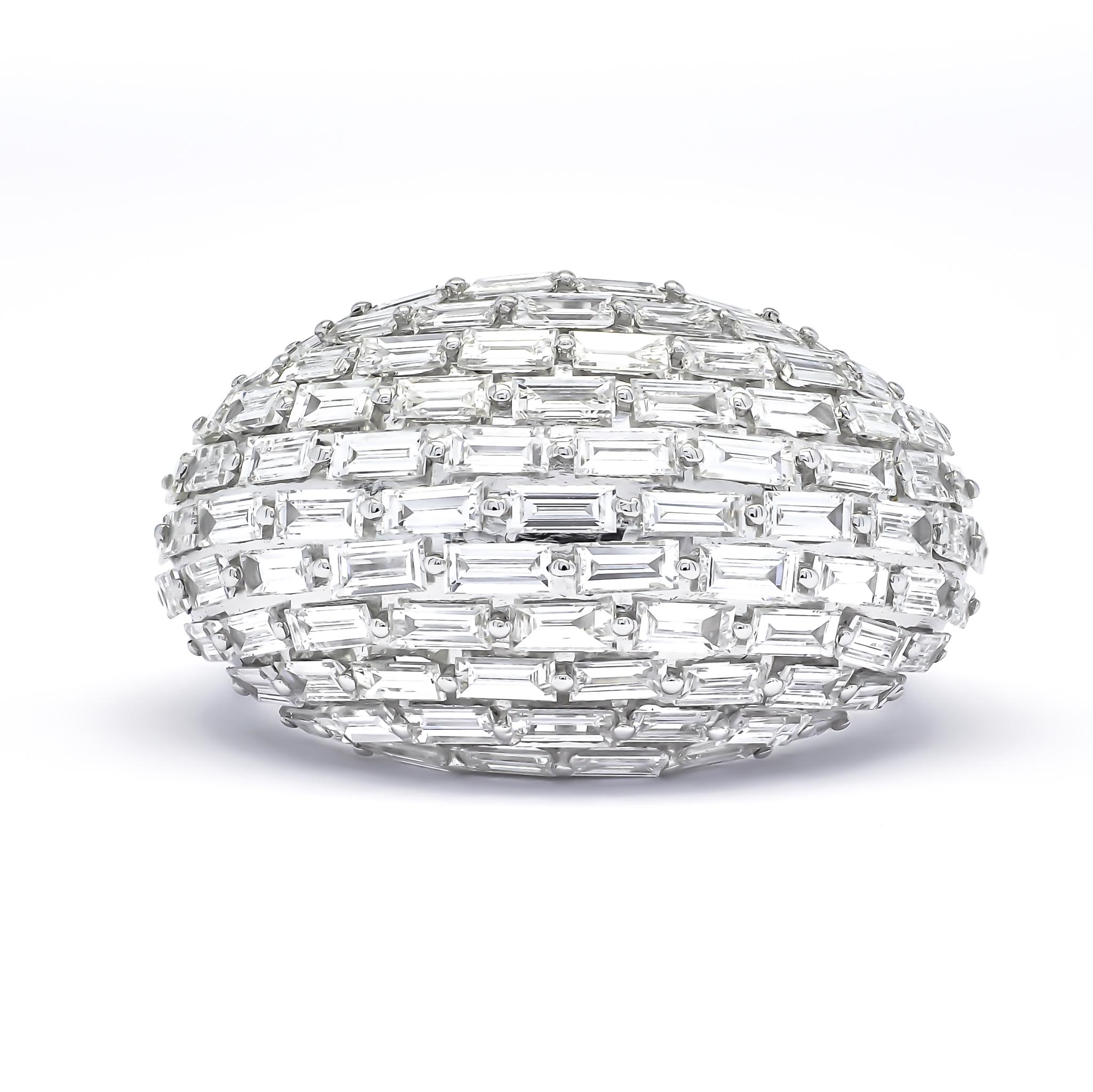 Bague dôme Art déco à plusieurs anneaux en or blanc 18 carats avec diamants naturels baguettes de 1,50 carat en vente 1