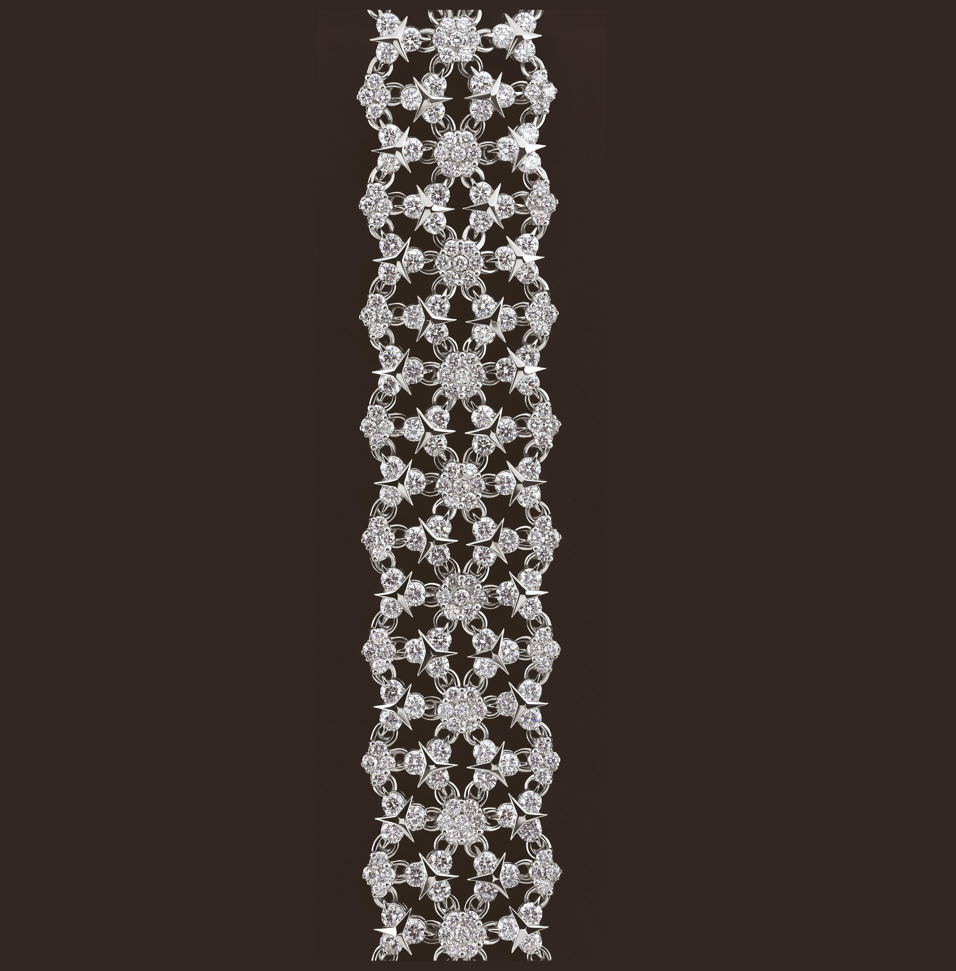 Taille ronde Boucles d'oreilles Garavelli en or blanc 18 carats avec diamants en vente
