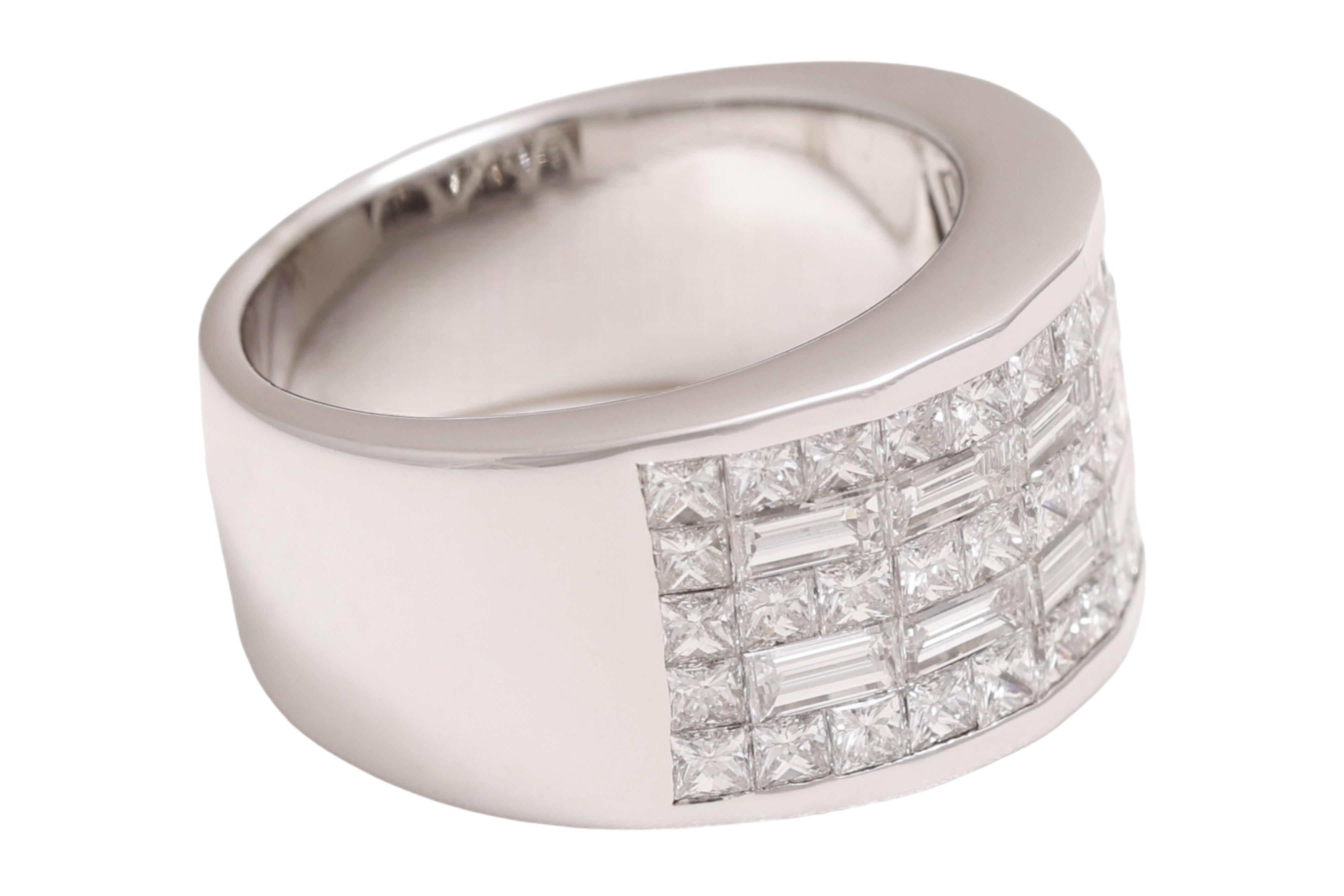da uomo o donna Anello a cupola in oro bianco 18kt con diamanti quadrati e baguette in vendita