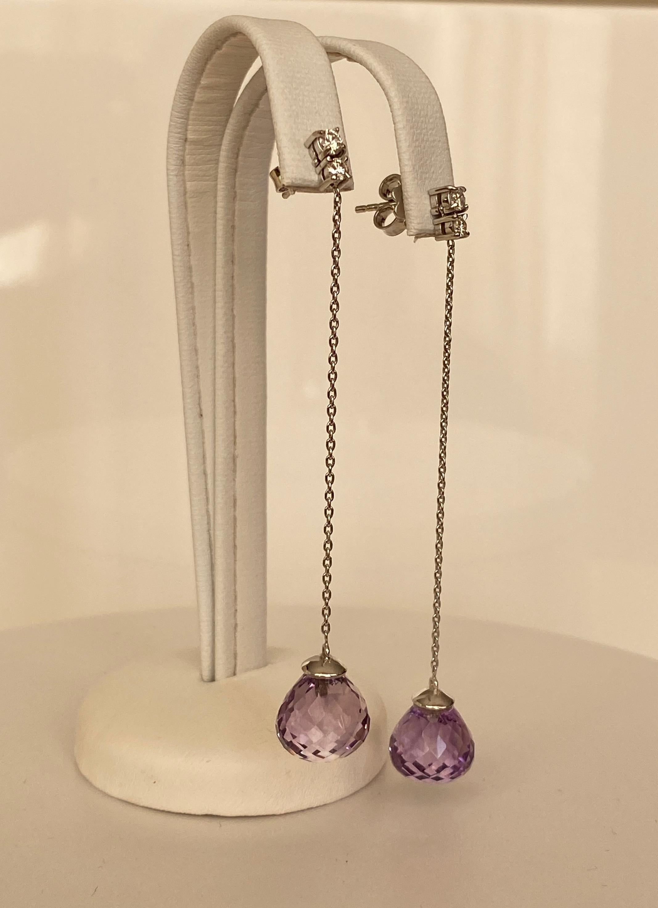 Offered stud earrings in white gold, with 2 pieces of brilliant cut diamonds totaling approx. 0.16 carats together of quality H/VS, 2 pieces of brilliant cut diamonds totaling approx. 0.09 crt H/VS and 2 pieces of drop-shaped faceted Amethysts.
Gold