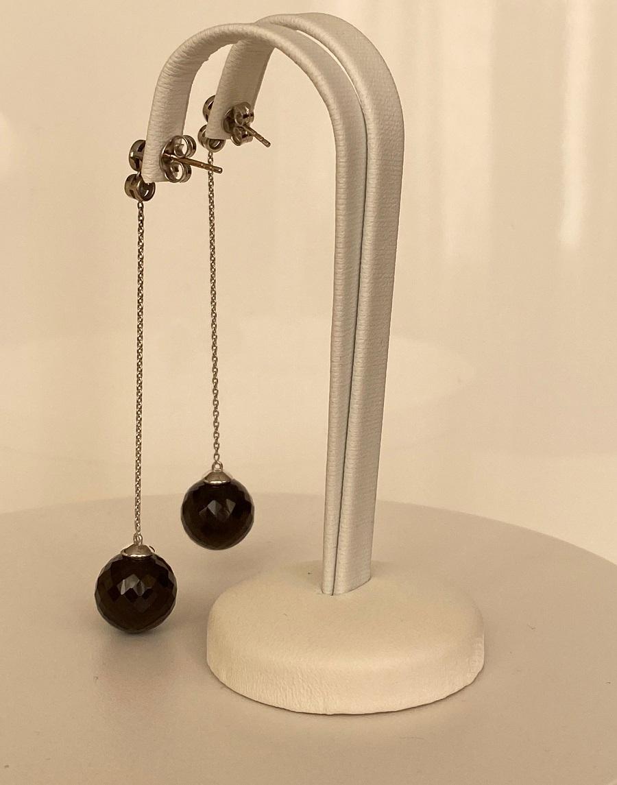 Taglio brillante Orecchini pendenti in oro bianco 18kt con quarzo nero, zircone nero e diamanti in vendita