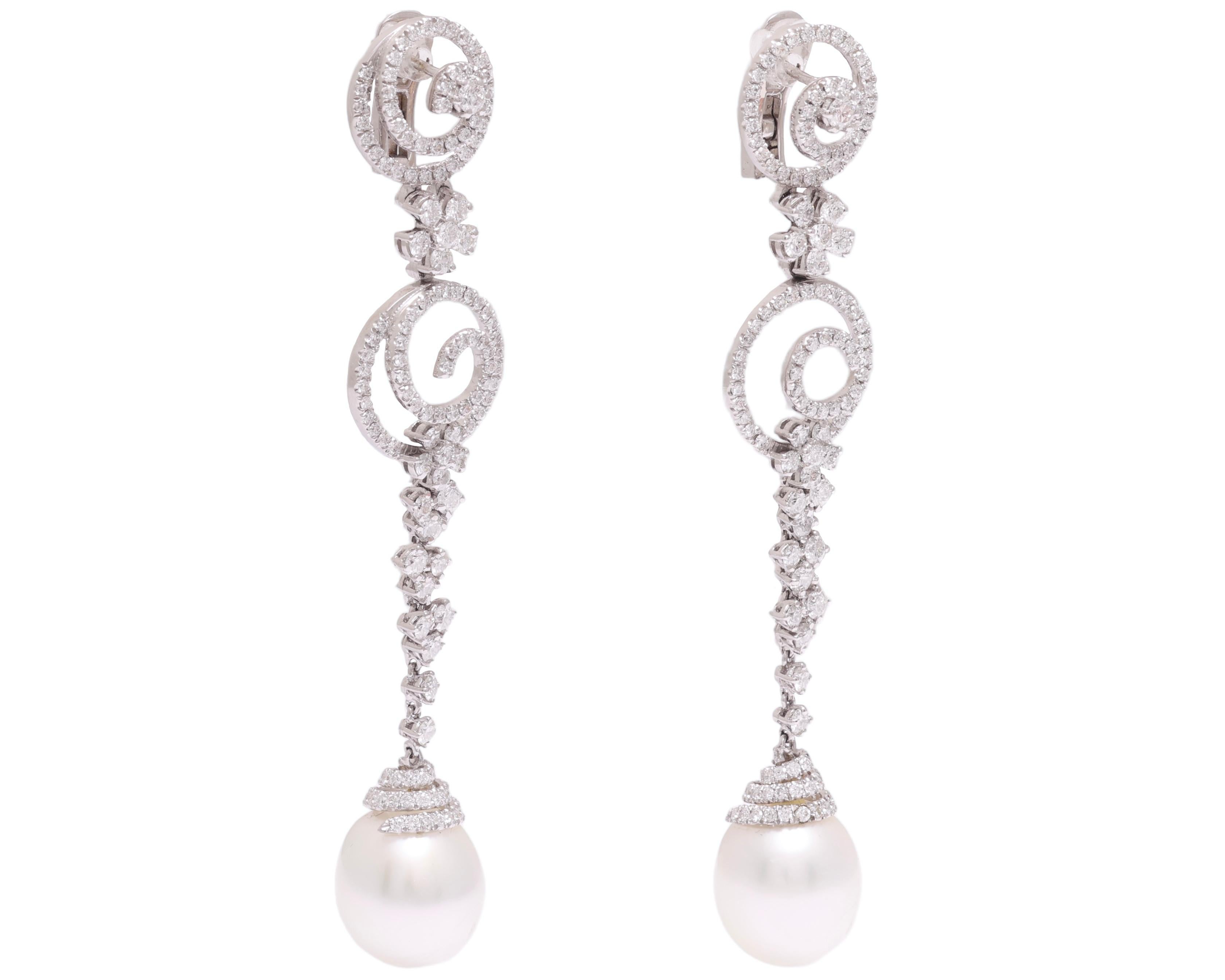 Magnificent Dangling 18kt White Gold Earrings Set With 5.10ct Diamonds And South Sea Pearls

Matching earrings Item Reference LU1752212774082

Diamonds: Brilliant cut diamonds, together ca. 5.10ct

Pearl: South Sea 14 mm

Measurements: 17 mm x 88