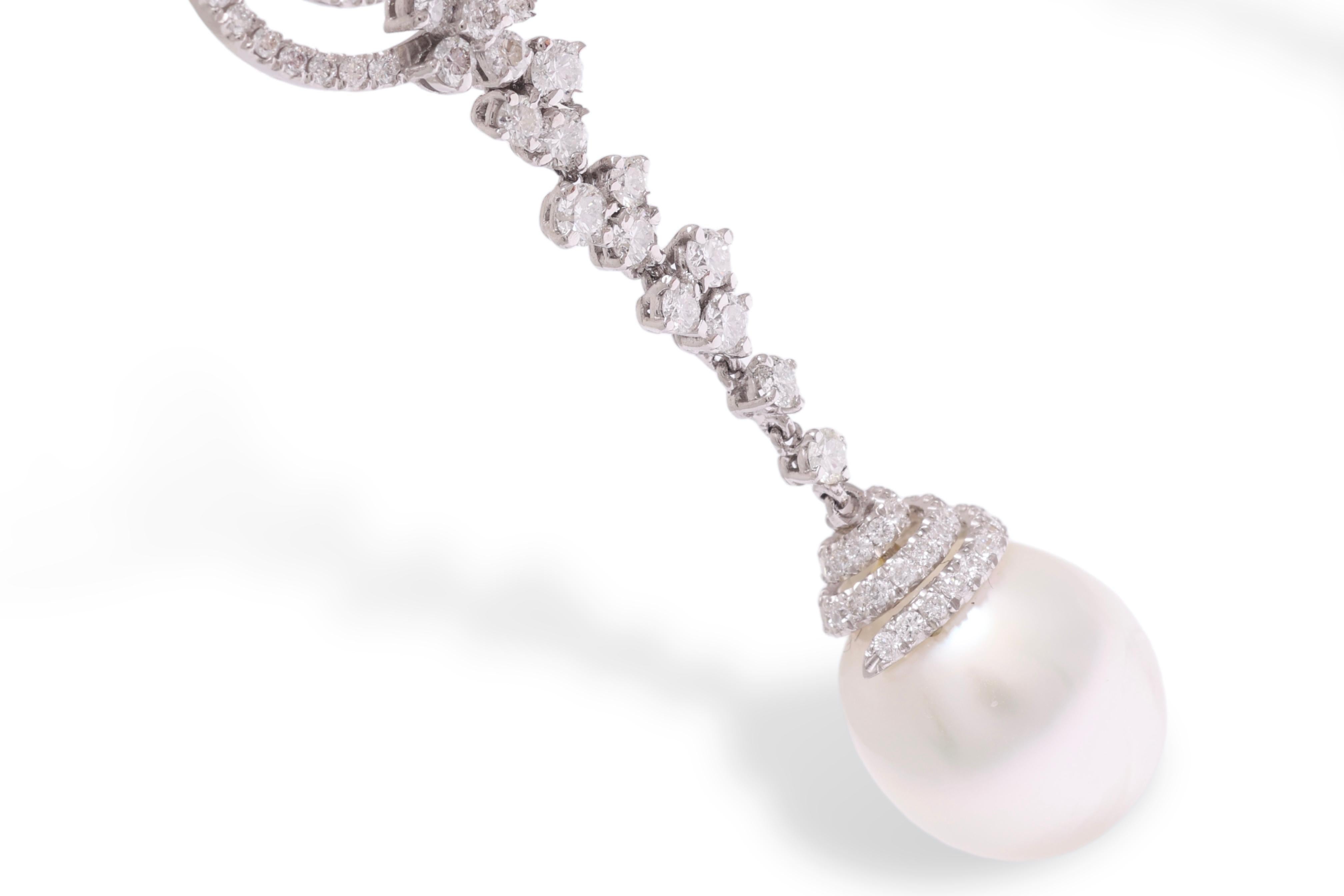 Donna Orecchini in oro bianco 18kt con diamanti e perle da 5,10 carati, eventuale pendente abbinato in vendita