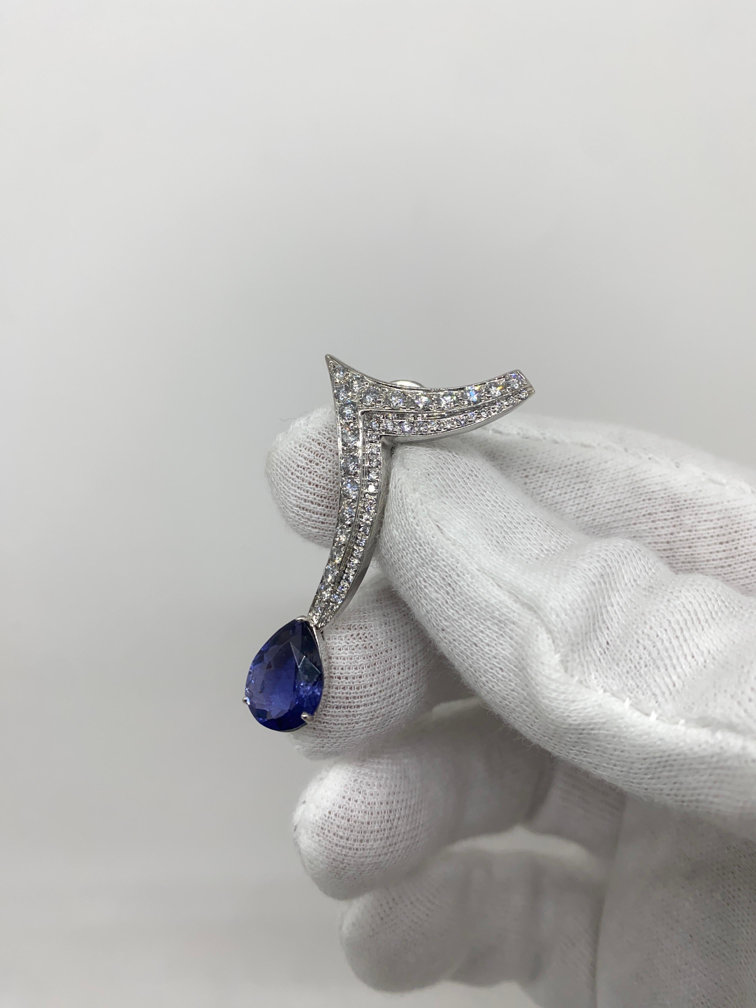Women's 18kt White Gold Earrings Drop-Cut 5.20 Ct Blue Iolites & White Diamonds 1.90 Ct For Sale