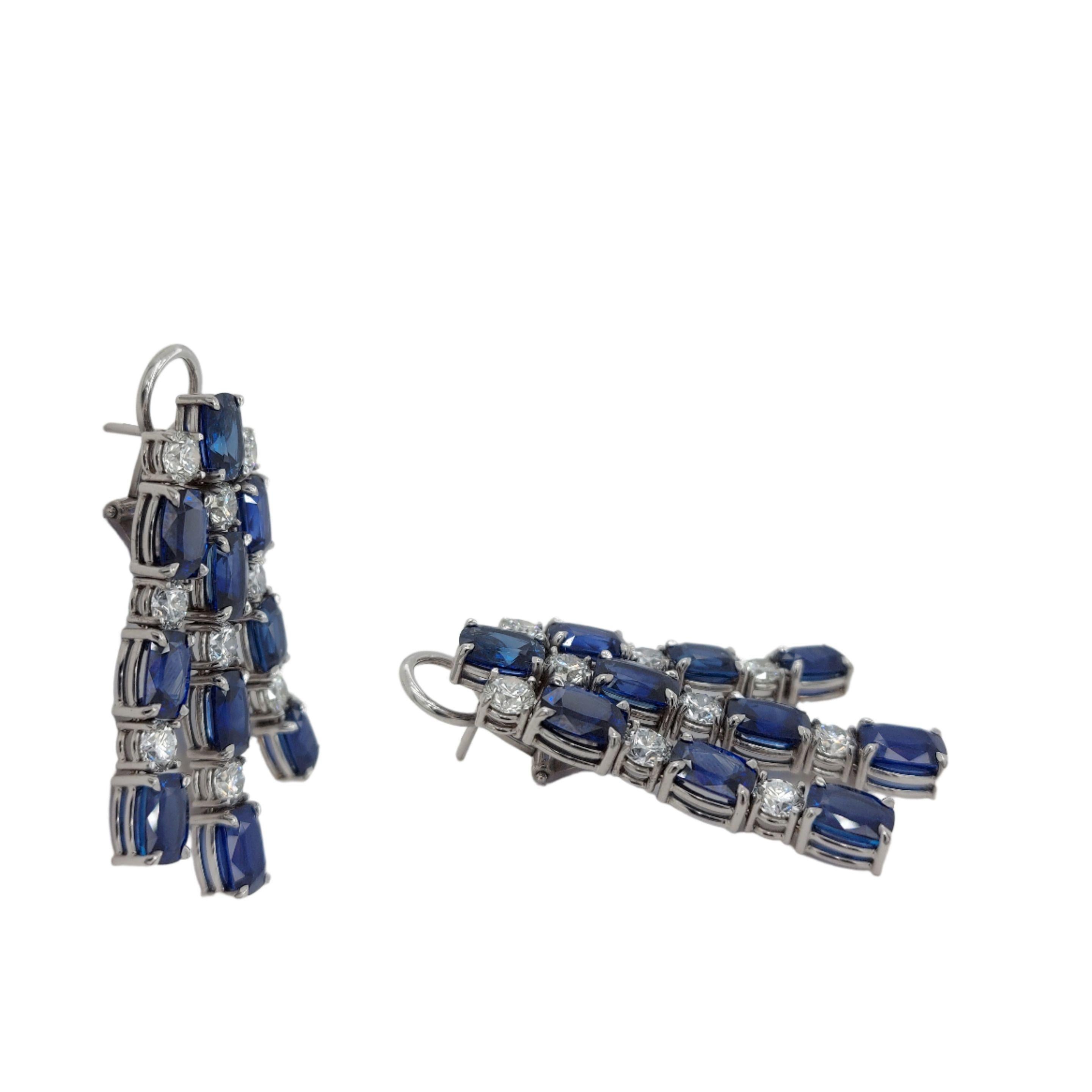 18kt White Gold Earrings with 21.42ct Sapphires, 5.09ct Diamonds, CGL Certified In New Condition For Sale In Antwerp, BE