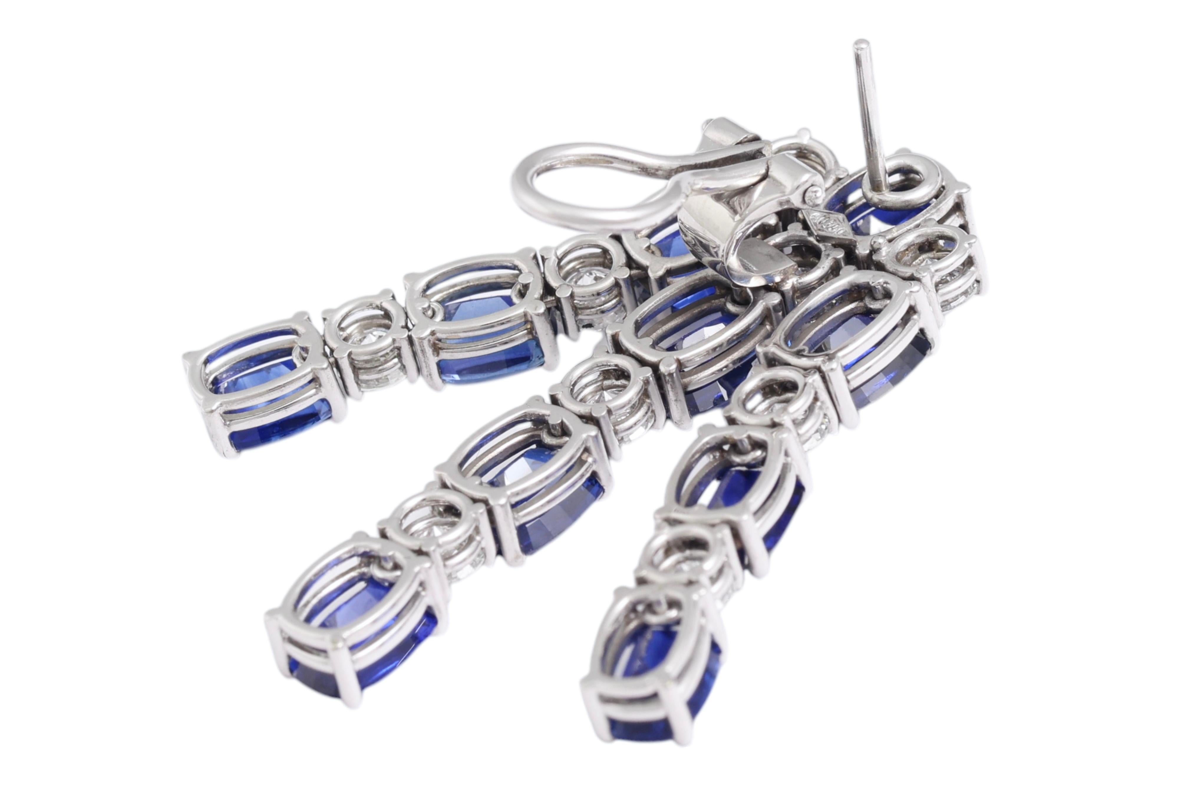 18kt White Gold Earrings with 21.42ct Sapphires, 5.09ct Diamonds, CGL Certified In New Condition For Sale In Antwerp, BE