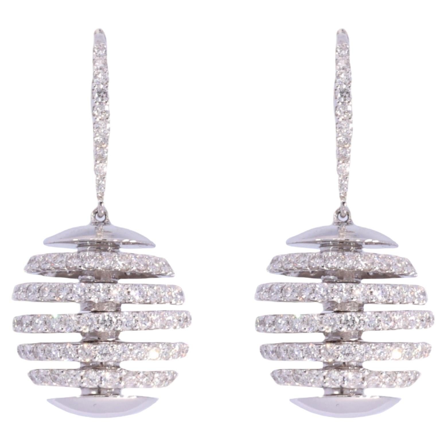 Gorgeous Dangling 18kt White Gold Earrings with  5.4 ct Brilliant Cut Diamonds

Material: 18 kt. white gold

Diamonds: white brilliant cut diamonds 2.7 ct. diamonds on each earrings, together 5.4 ct. 

Measurements: 35 mm x 16.8 mm x 15.9 mm

Total