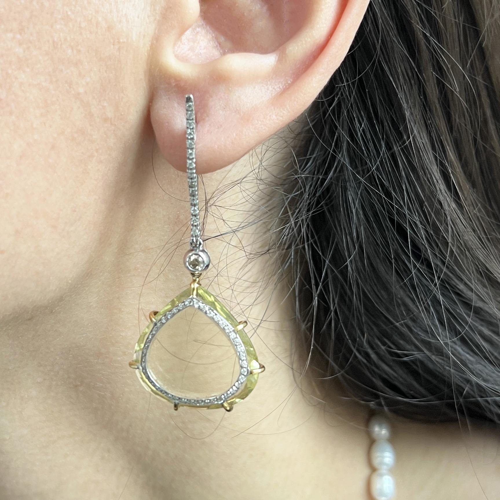 Brilliant Cut 18kt  white gold earrings with diamonds & lemon quartz drops For Sale