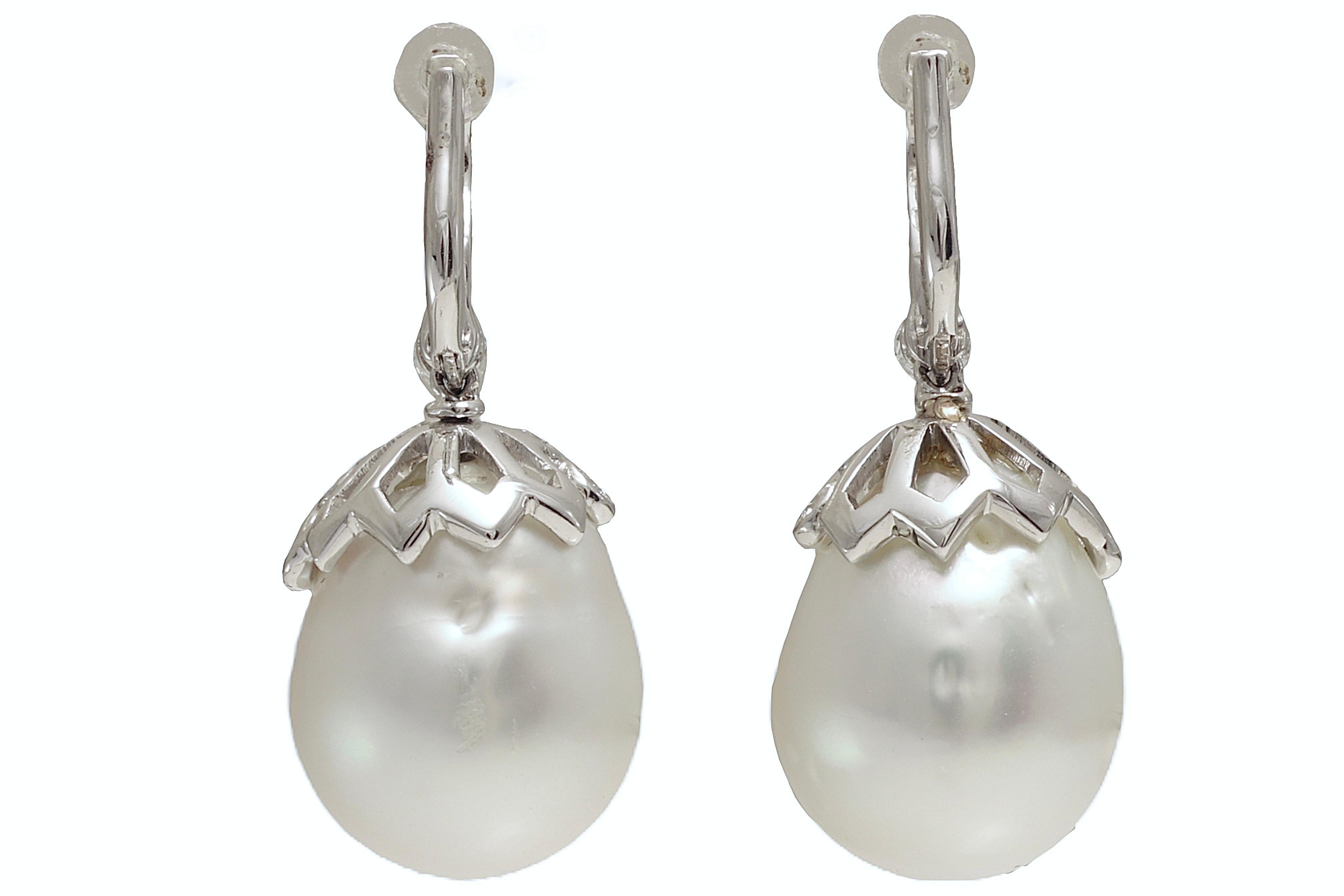 18kt. White Gold Earrings With Huge Baroque South Sea Pearls & 1.4 ct. Diamonds In New Condition For Sale In Antwerp, BE