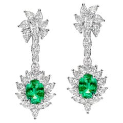 Boucles d'oreilles en or blanc 18 carats avec diamants marquises et émeraudes ovales colombiennes mineures