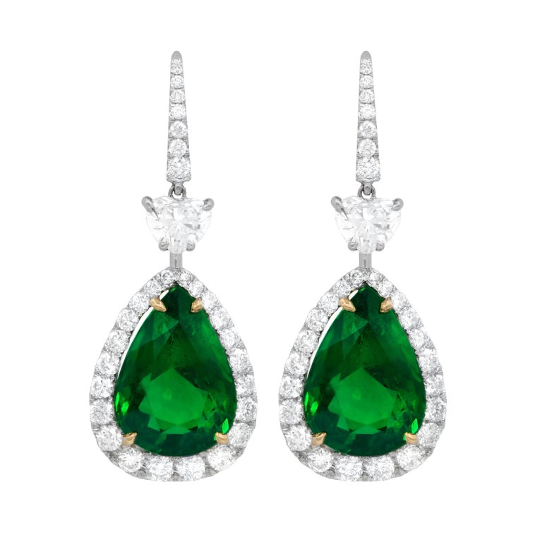 18kt White Gold Earrings with Pear Shape Emerald and White Diamonds For ...