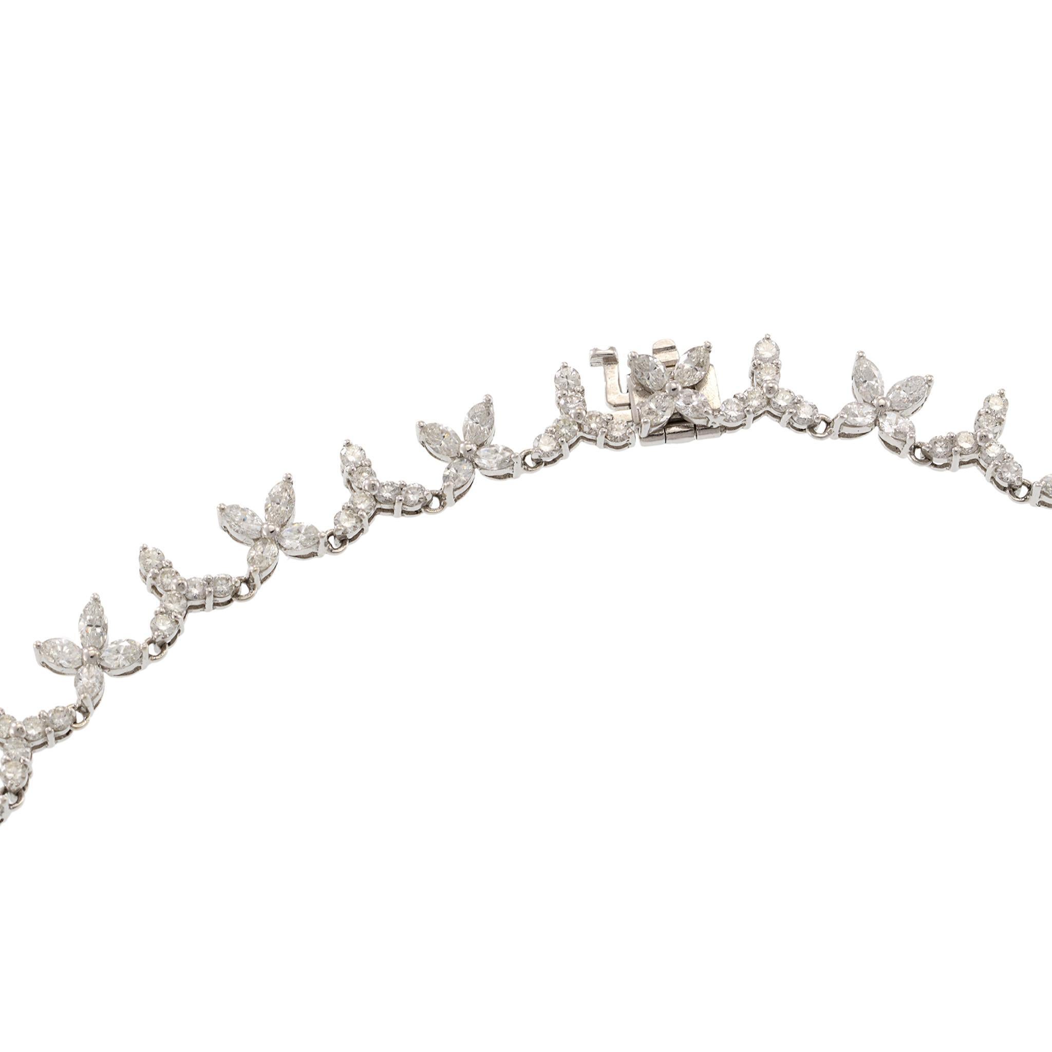 Taille cabochon Collier plastron en or blanc 18KT avec émeraudes et diamants en vente